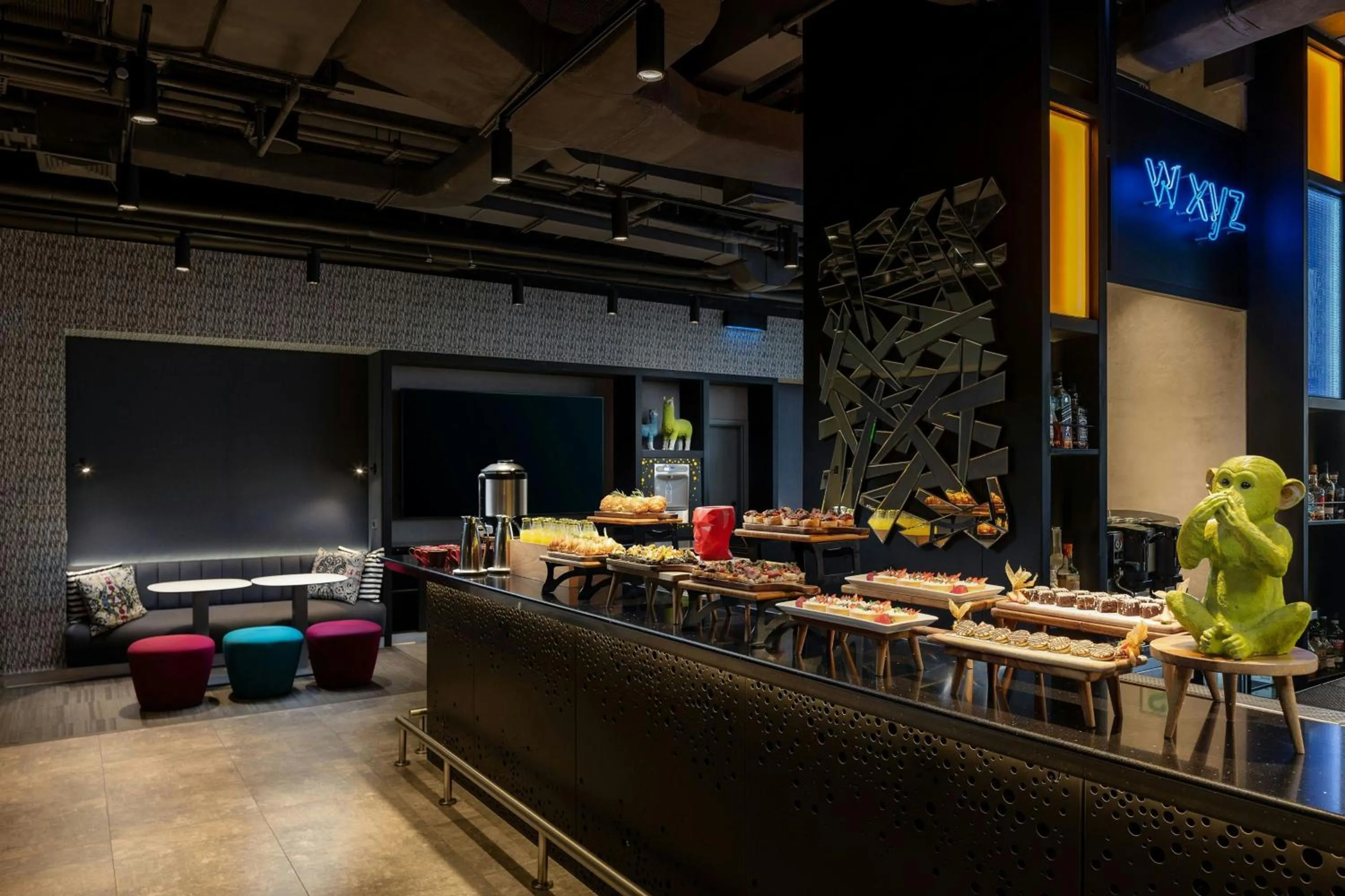 Lounge or bar in Aloft Lima Miraflores