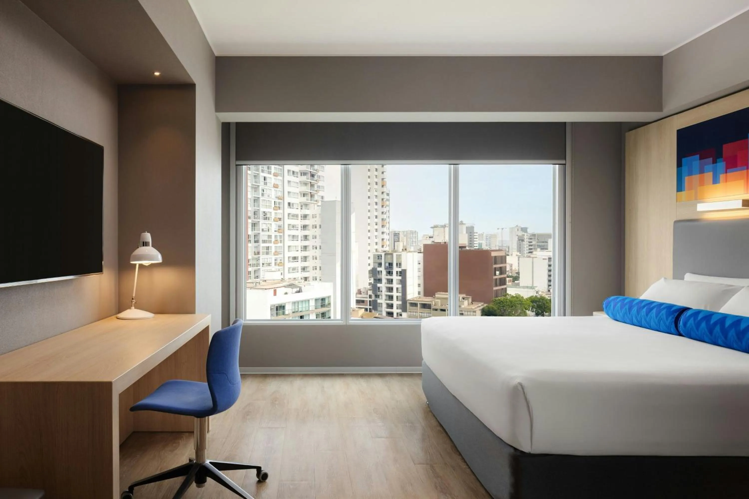 Photo of the whole room, Bed in Aloft Lima Miraflores