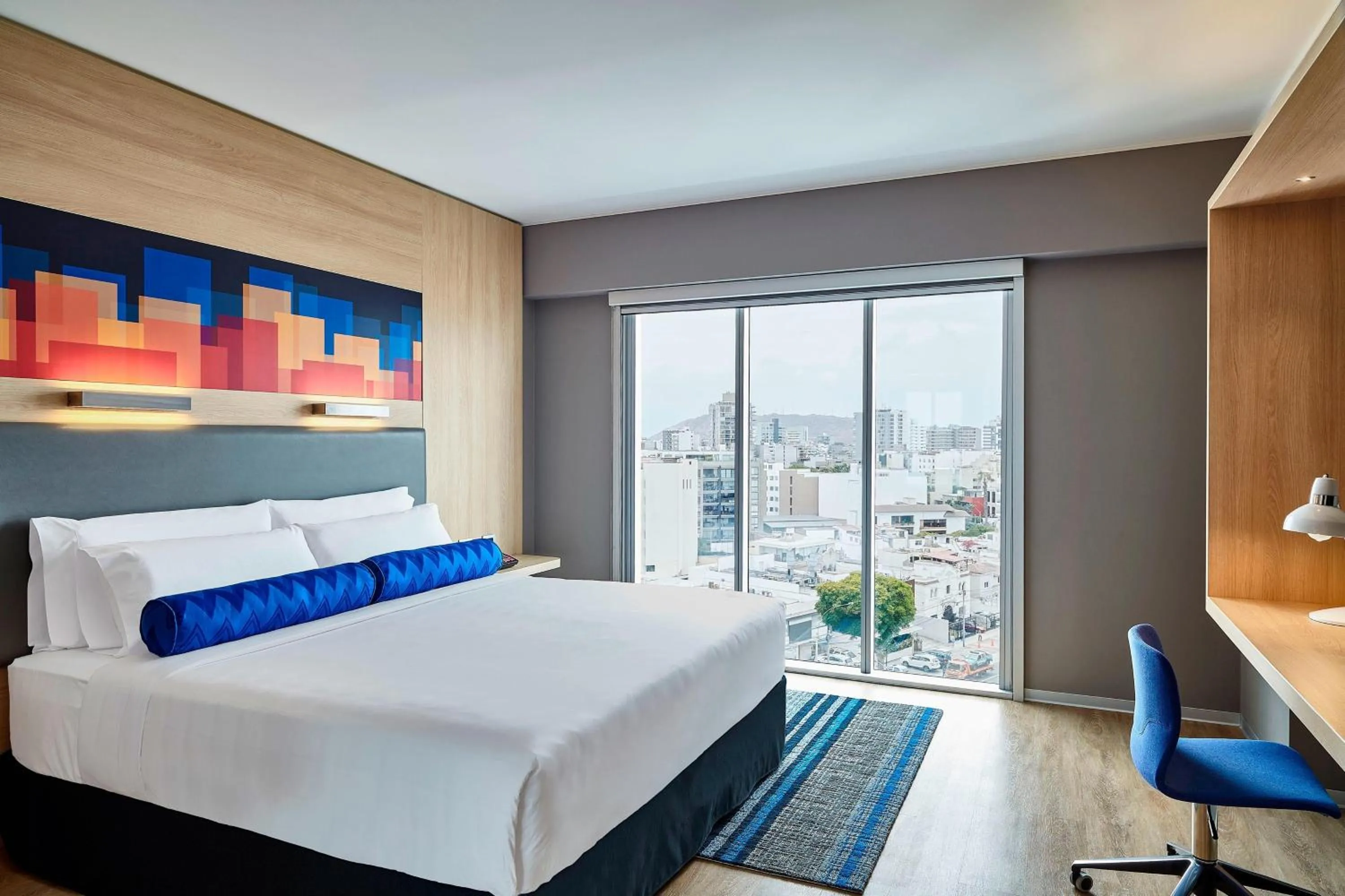 Photo of the whole room, Bed in Aloft Lima Miraflores