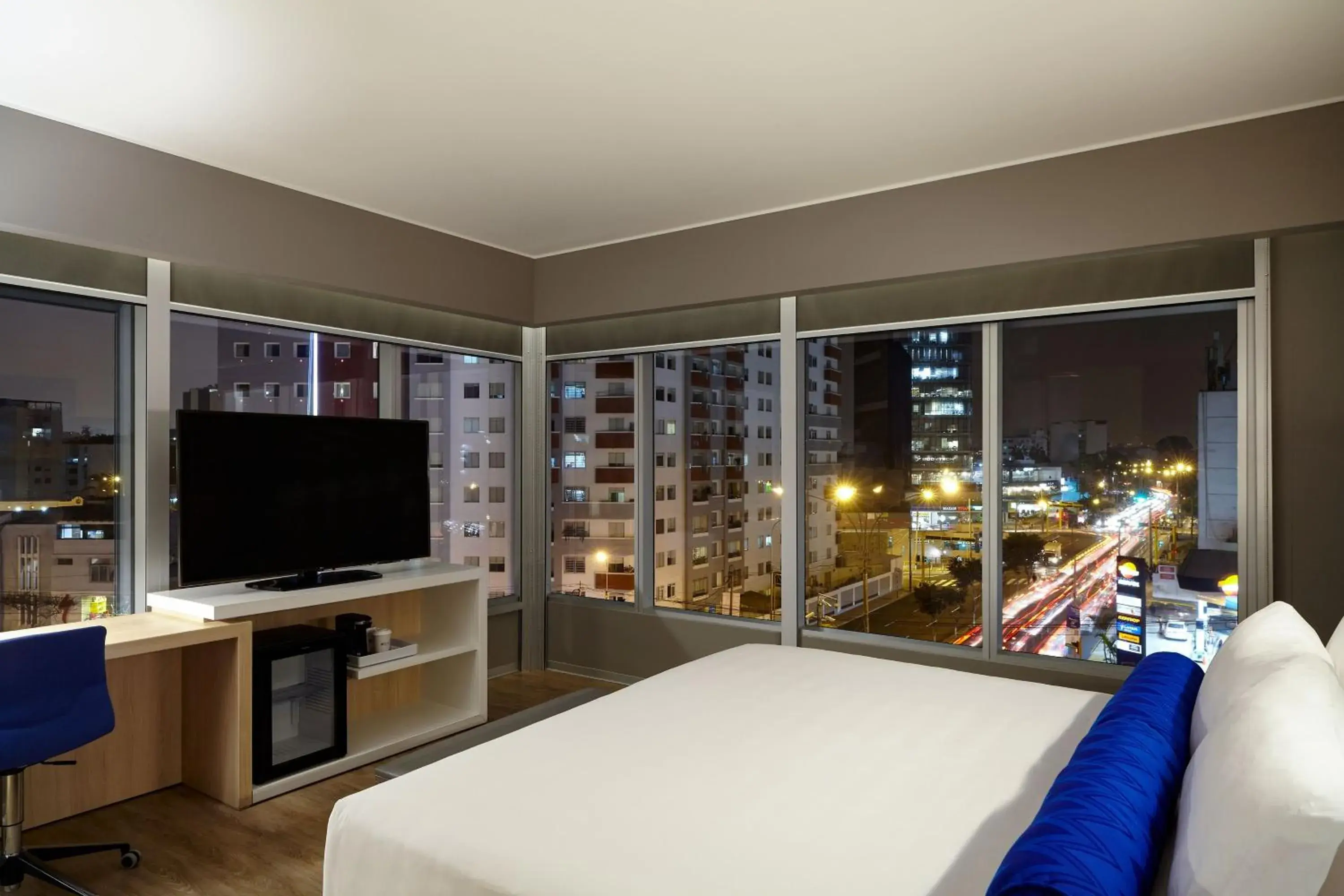 Sweet Corner, Larger Guest Room, 1 King, City View, Corner Room in Aloft Lima Miraflores Sweet Corner, Larger Guest Room, 1 King, City View, Corner Room in Aloft Lima Miraflores