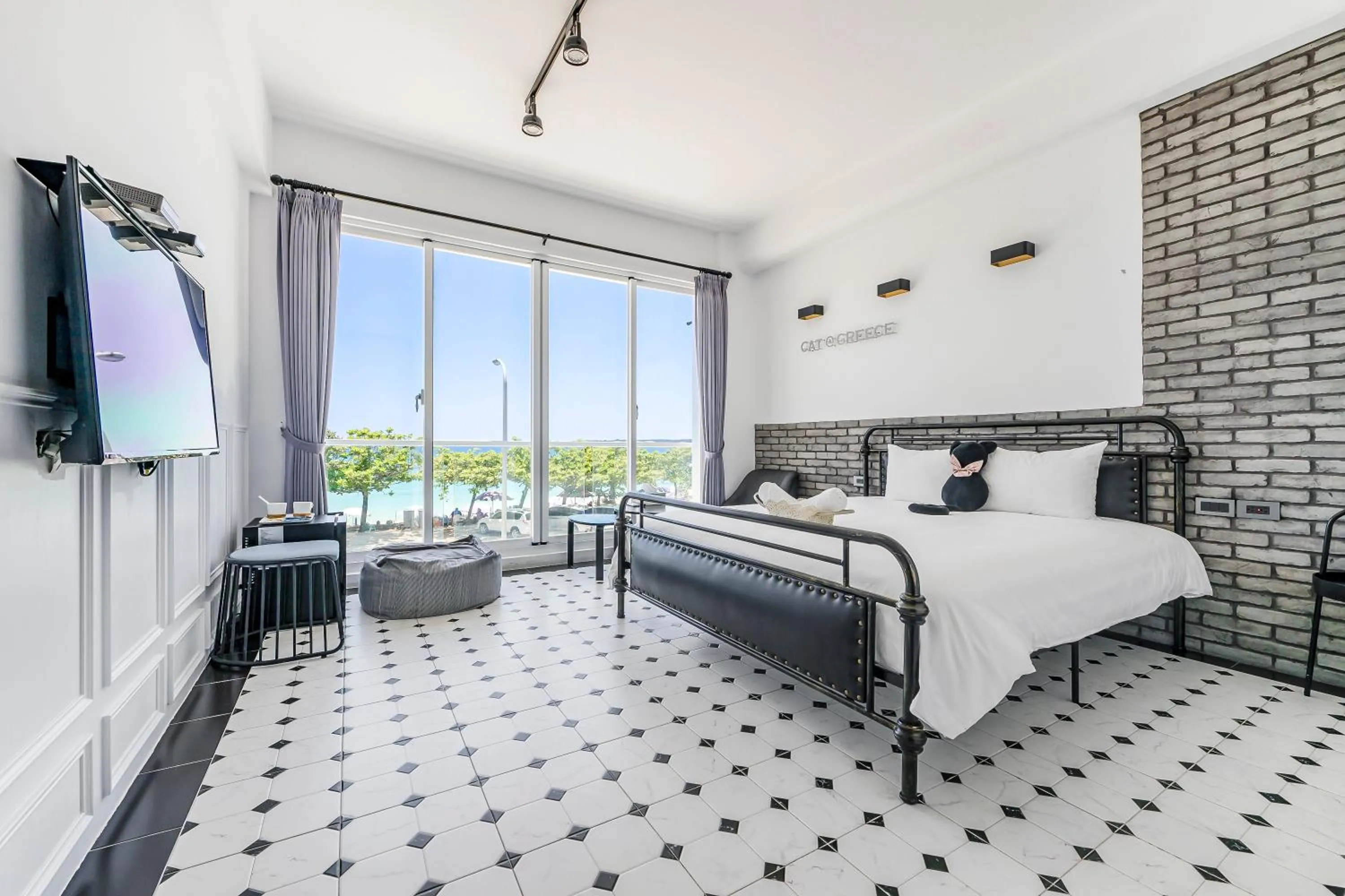 Photo of the whole room, Bed in Cat at Greece