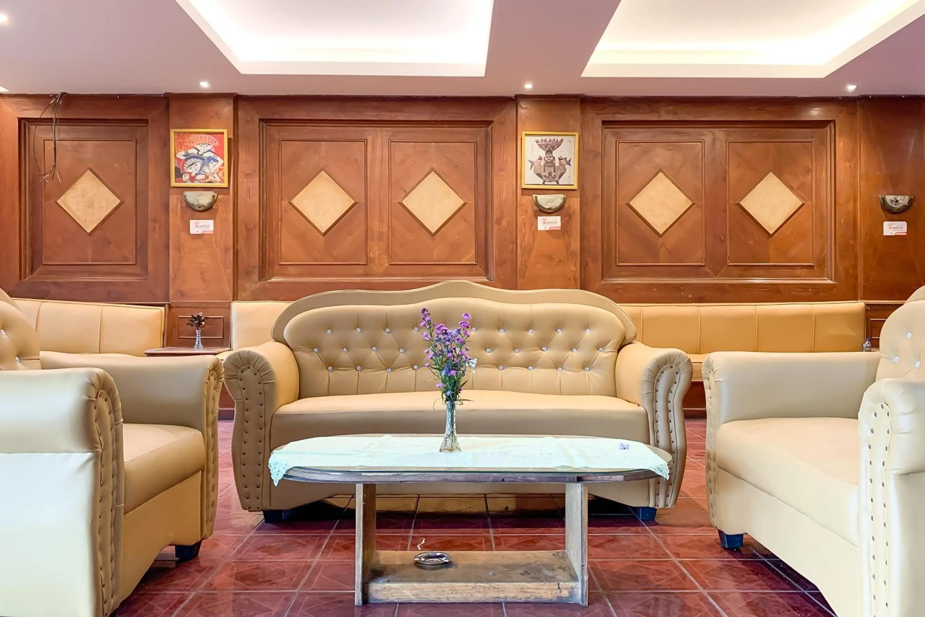 Seating area in RedDoorz near RSUD R Syamsudin Sukabumi