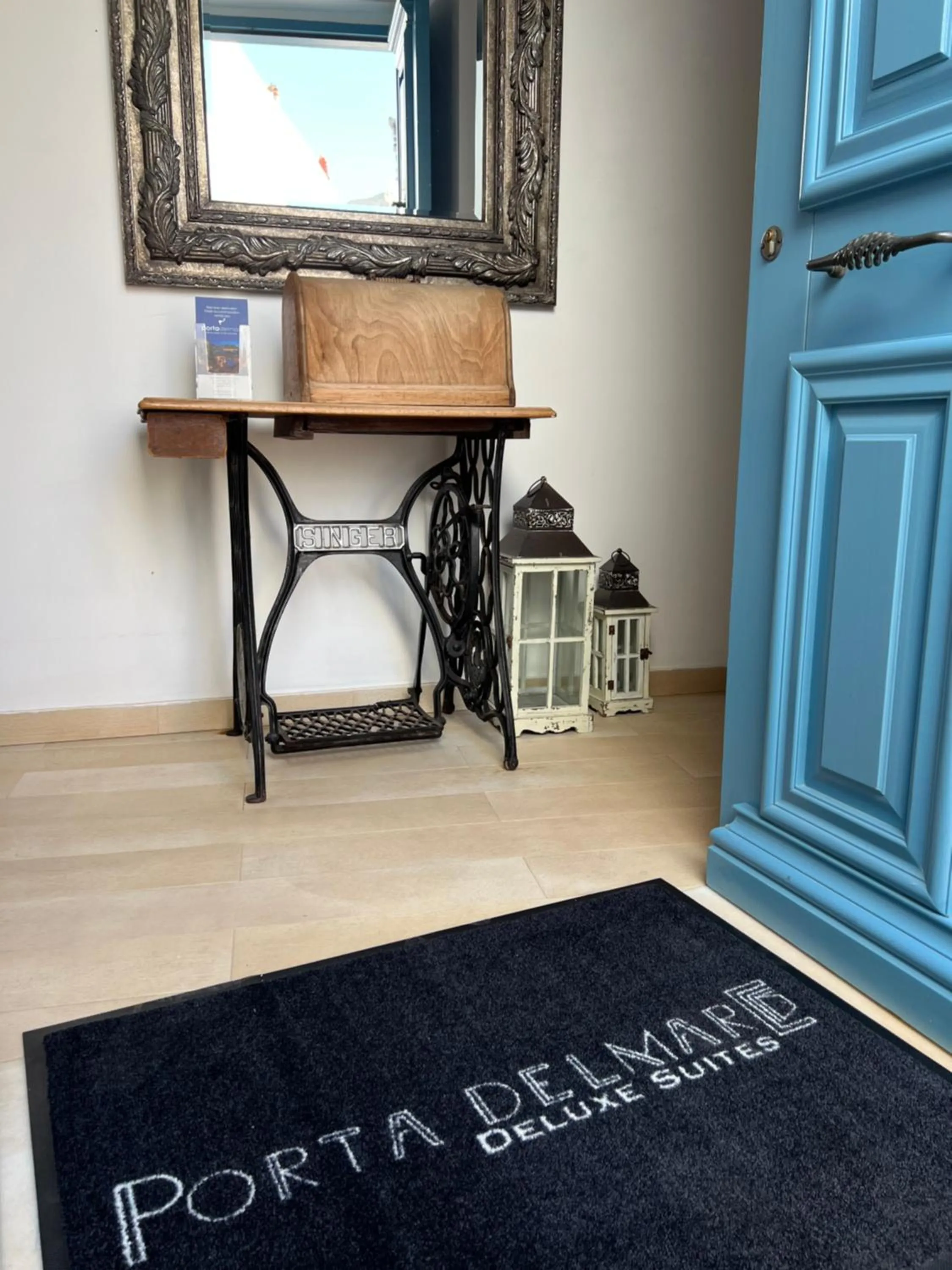 Facade/entrance in PortaDelMare deluxe suites