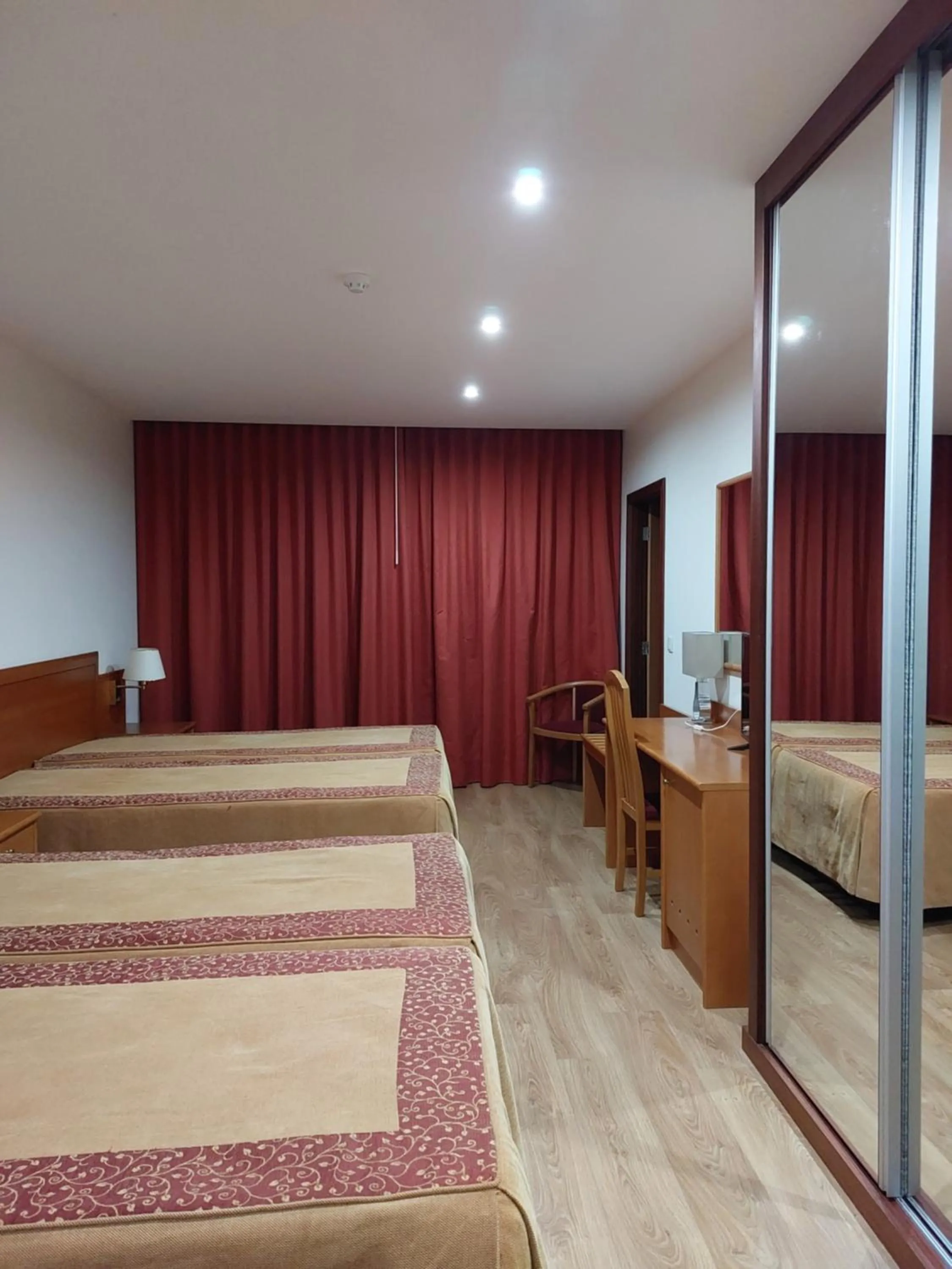 Photo of the whole room, Bed in Hotel Aguiar da Pena