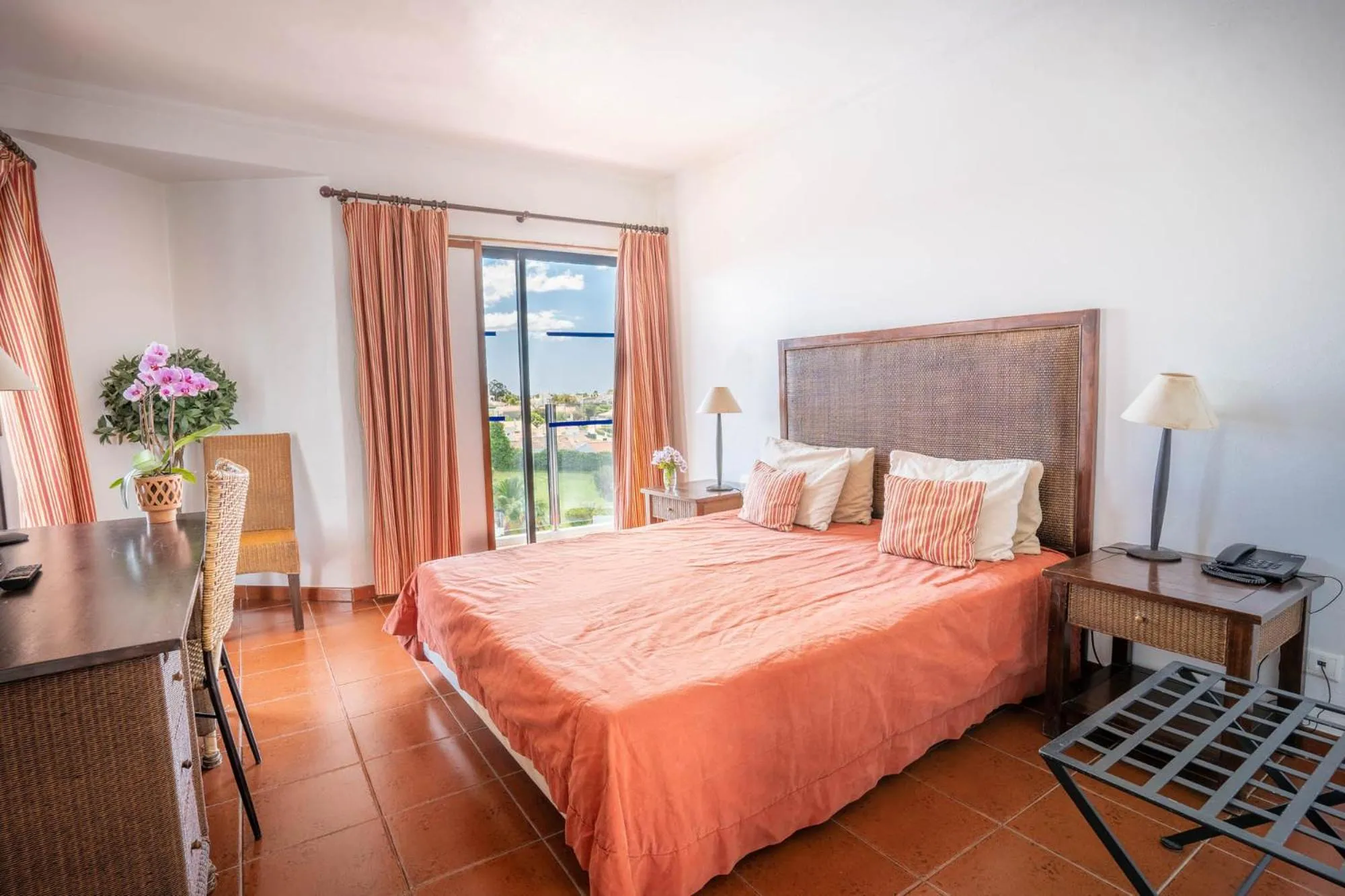 Bed in Hotel da Aldeia - Adults Only