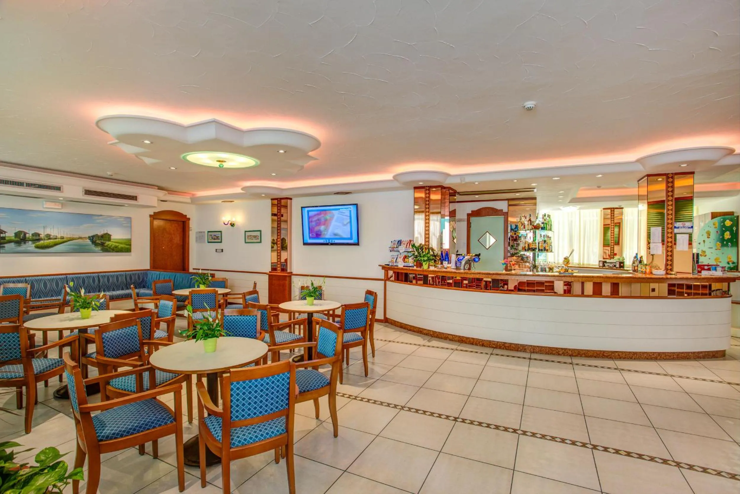 Communal lounge/ TV room in Hotel Smeraldo