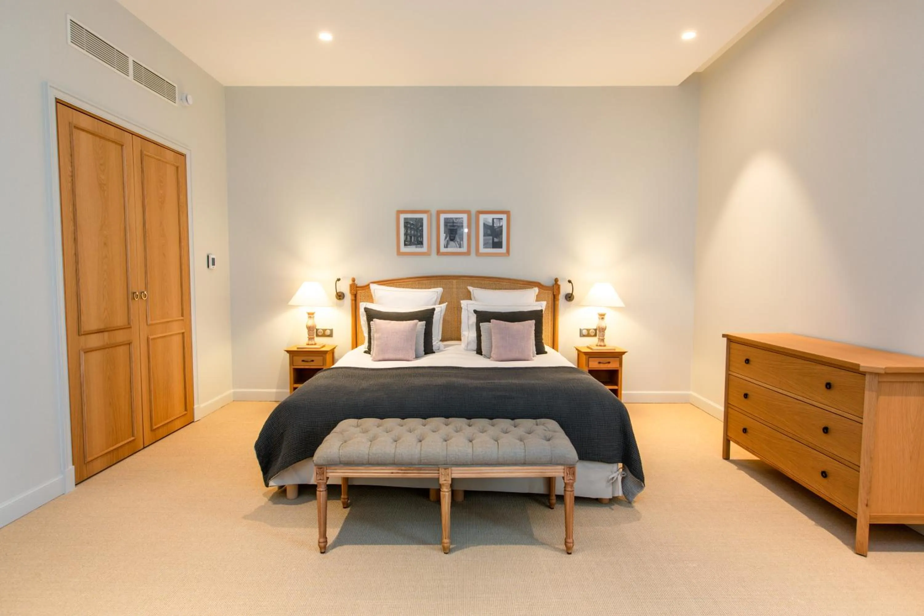 Bedroom, Bed in Hôtel Chais Monnet & Spa