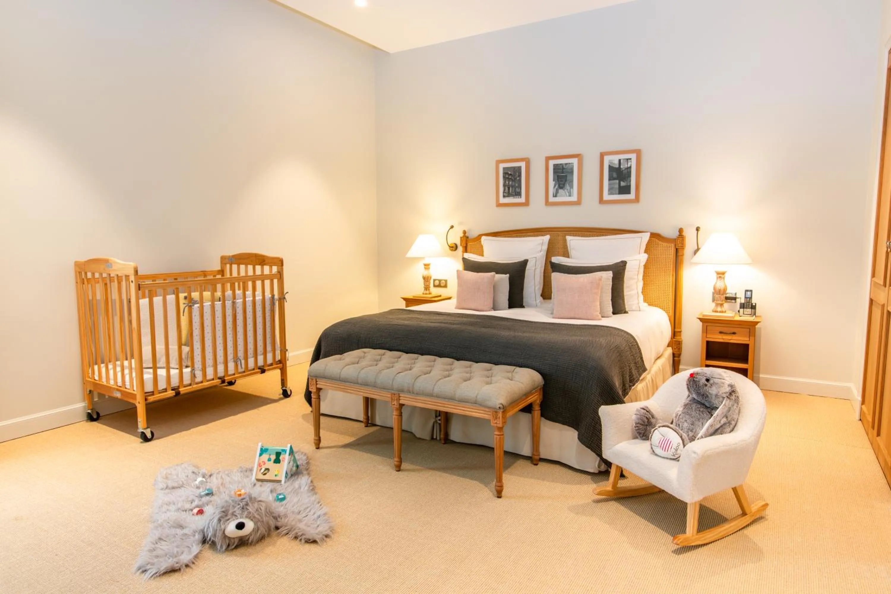 Bedroom, Bed in Hôtel Chais Monnet & Spa