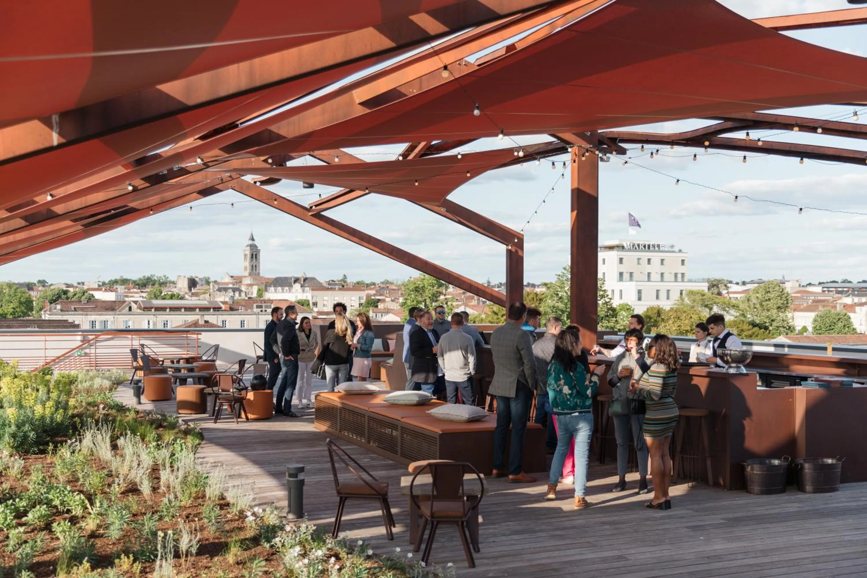 Lounge or bar in Hôtel Chais Monnet & Spa