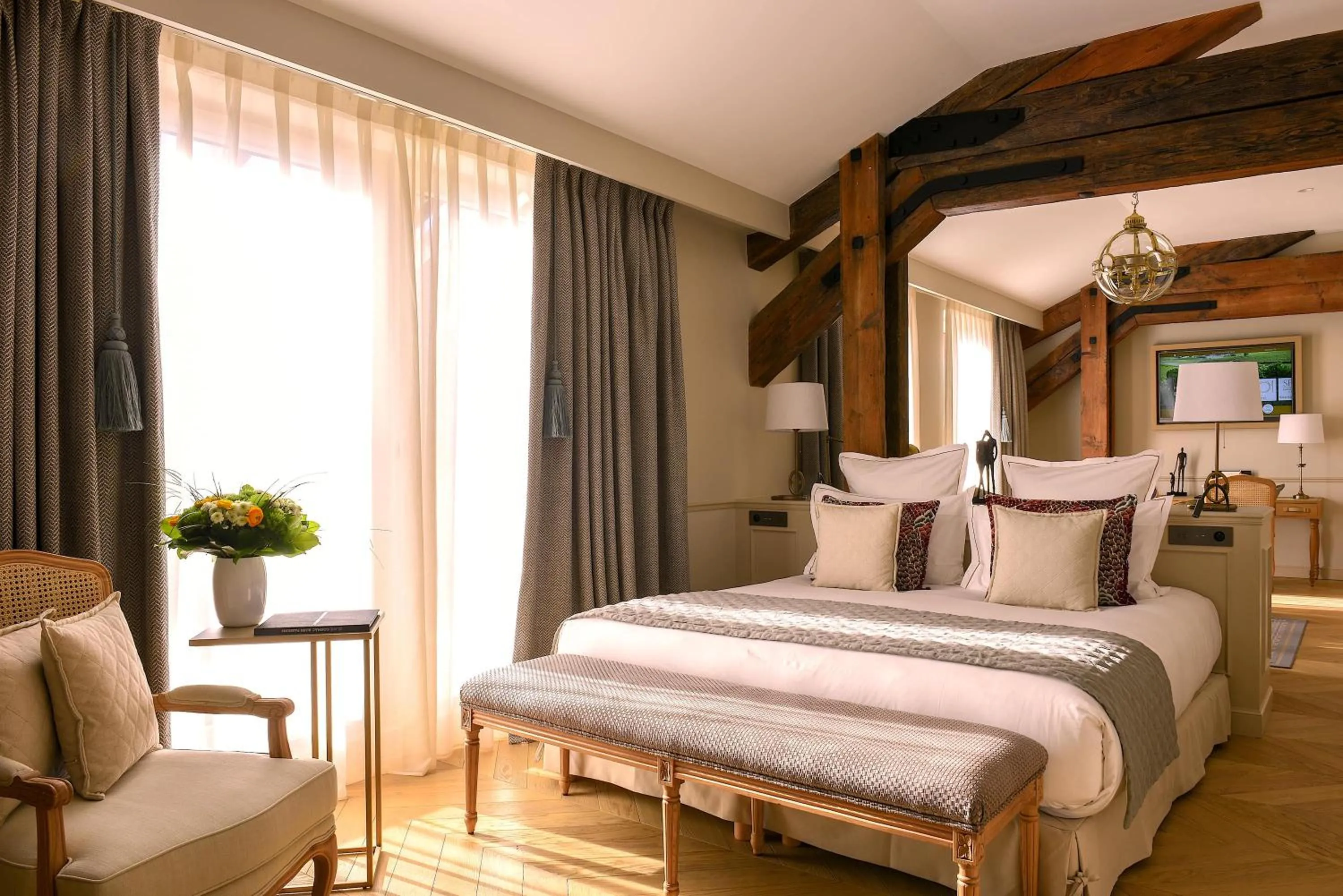 Photo of the whole room, Bed in Hôtel Chais Monnet & Spa