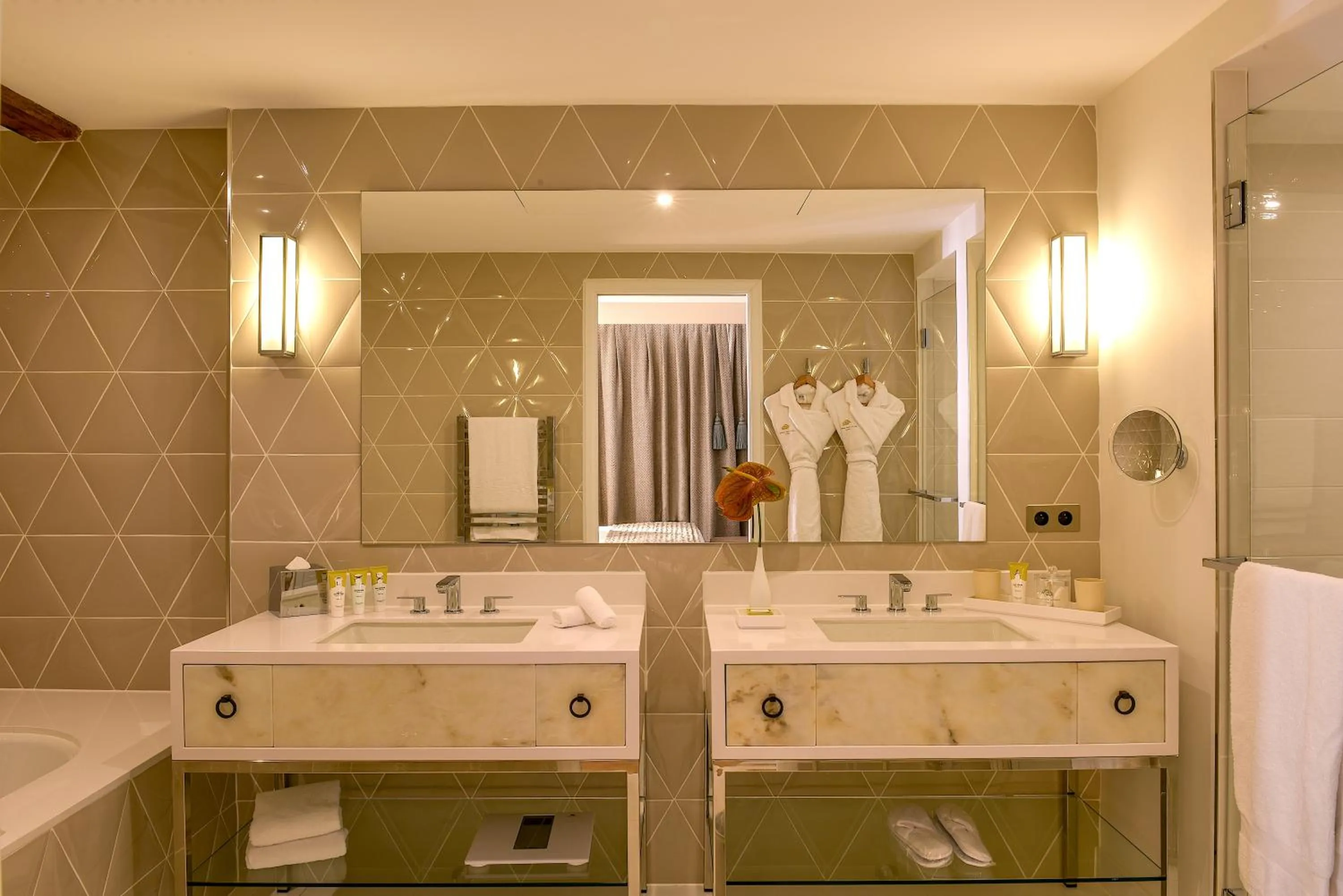 Bathroom in Hôtel Chais Monnet & Spa