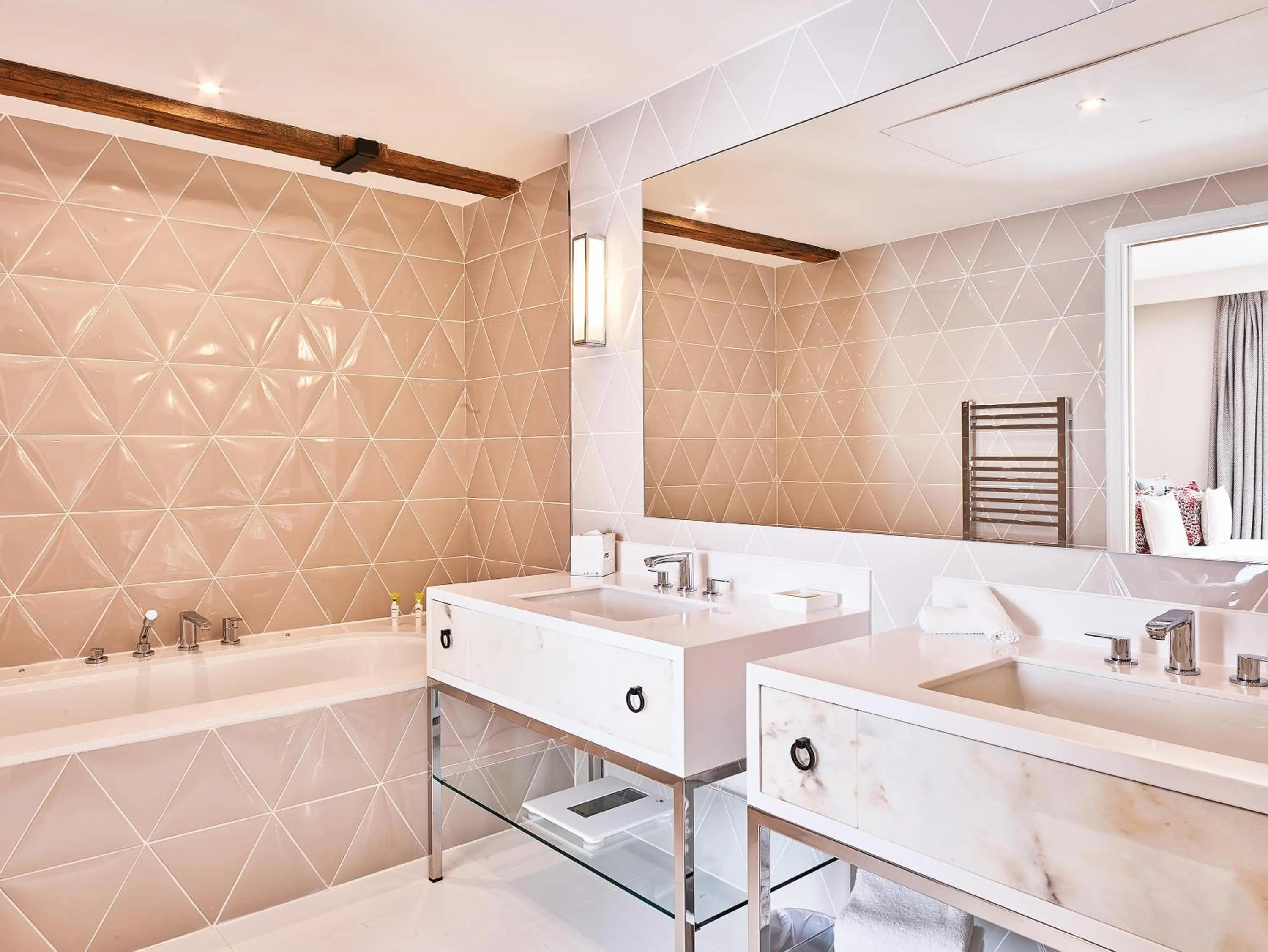 Bathroom in Hôtel Chais Monnet & Spa