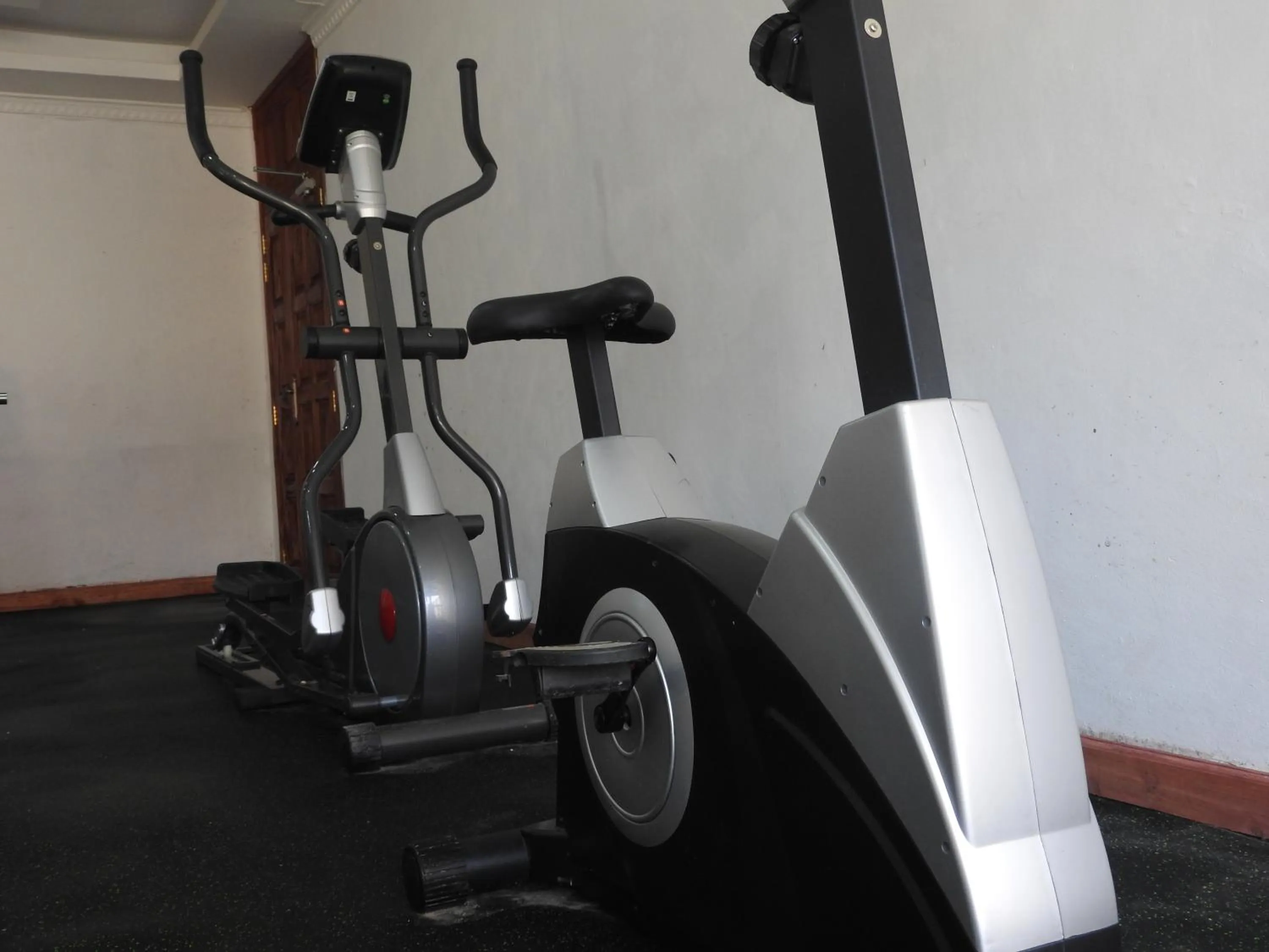 Fitness centre/facilities in Omega Gardens Hotel