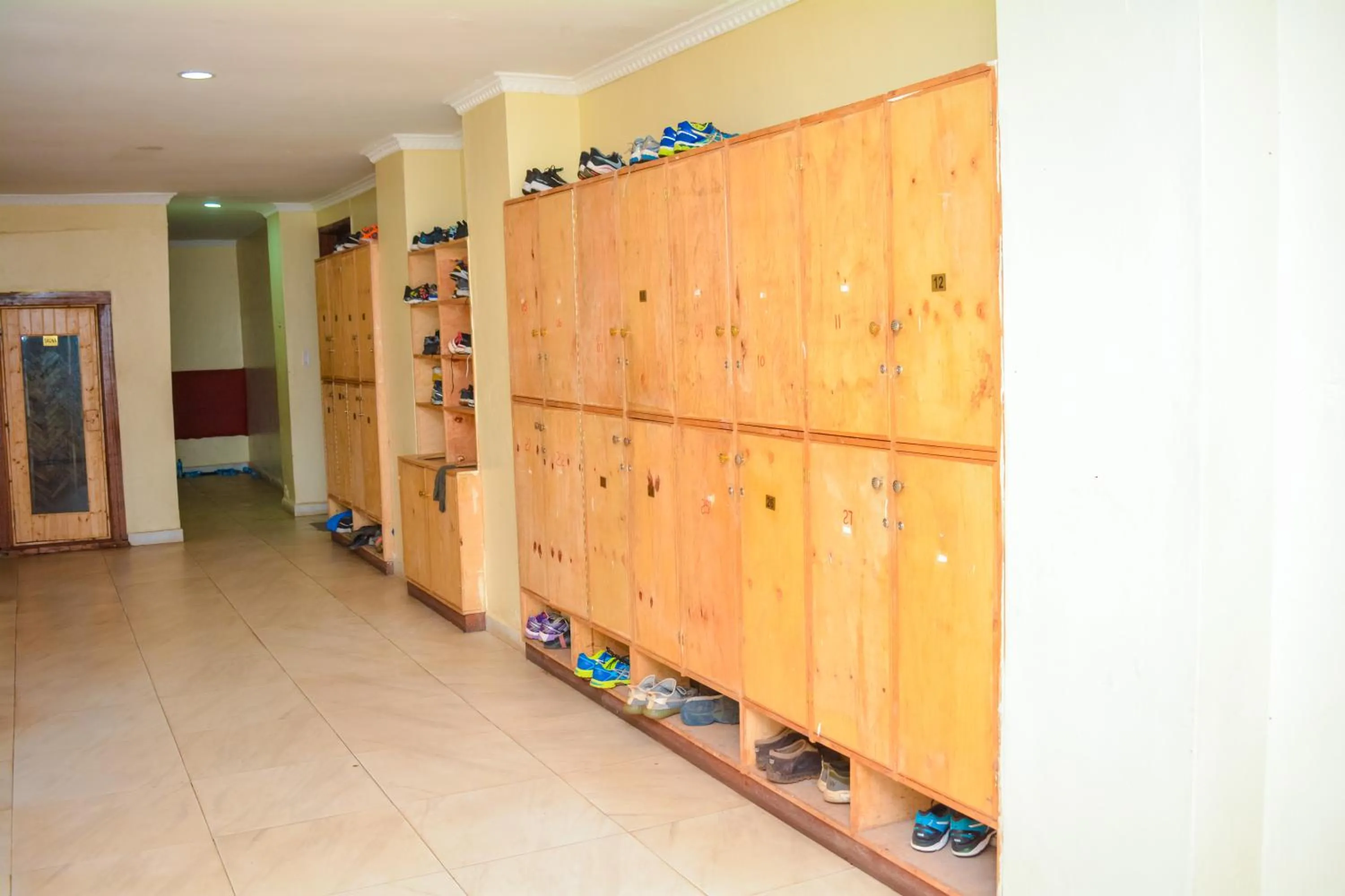 microwave in Omega Gardens Hotel