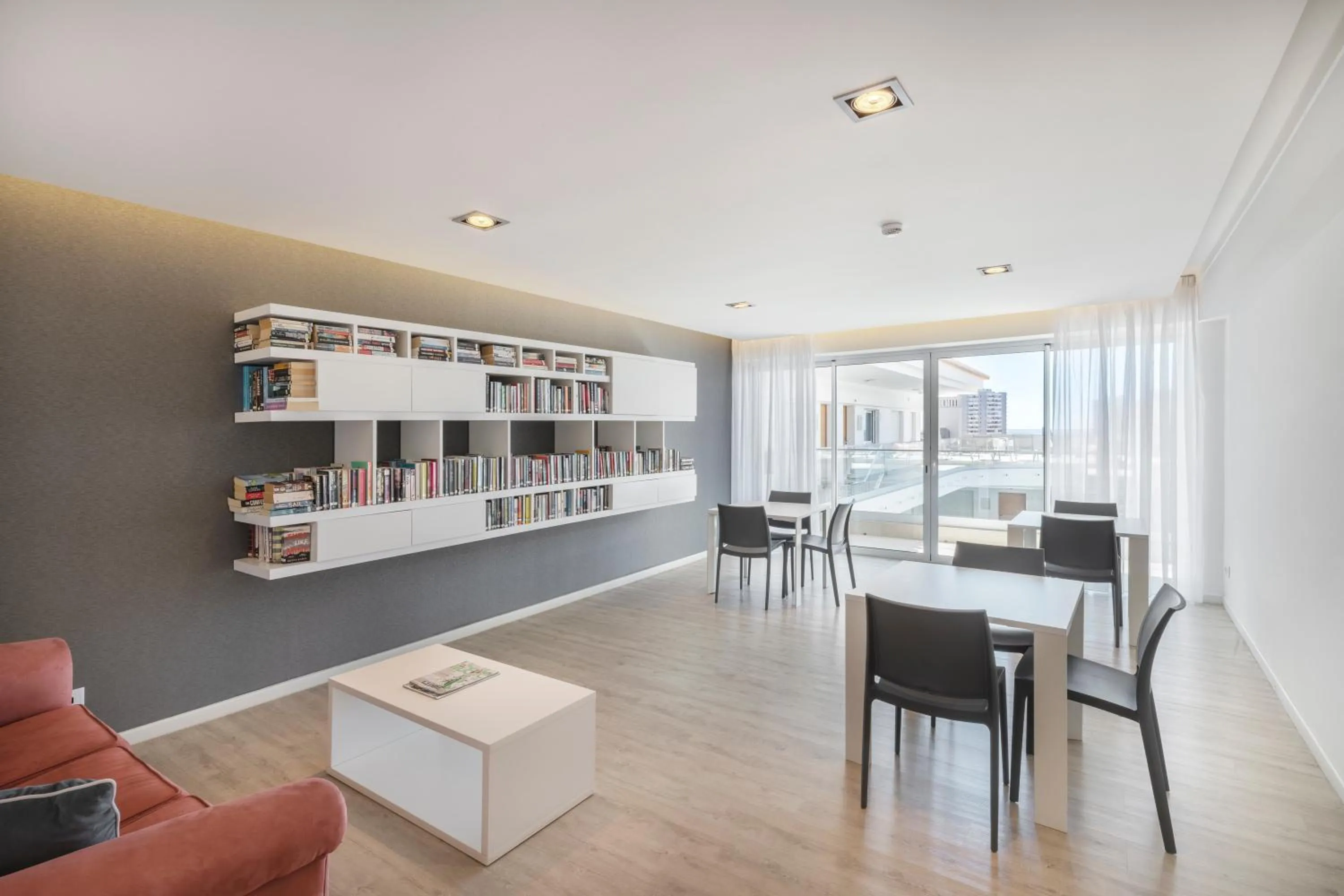 Library in AlvorMar Apartamentos Turisticos