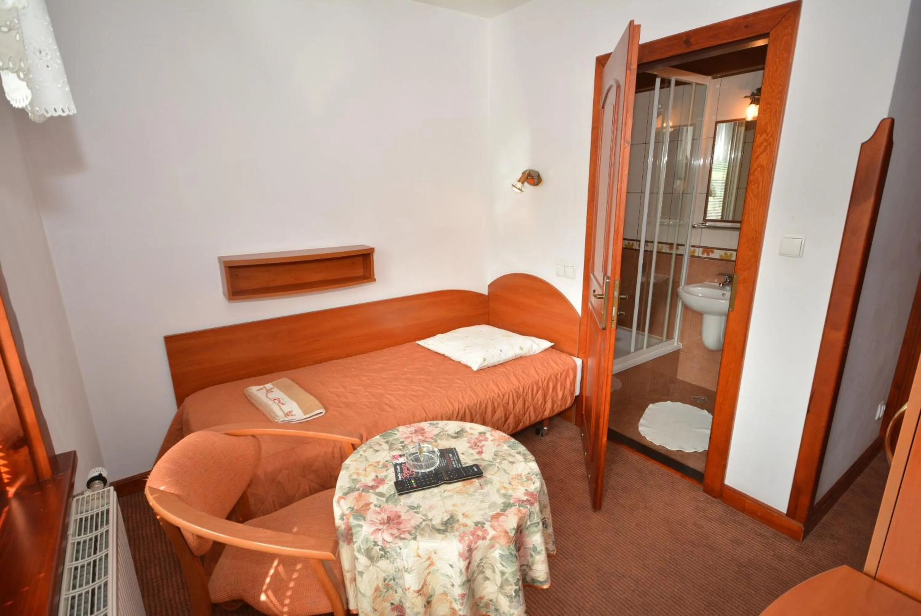 Photo of the whole room, Bed in Willa Kubik