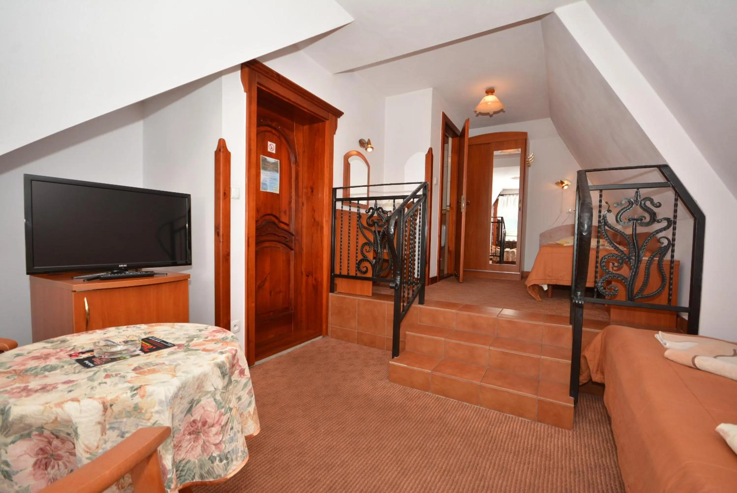 Photo of the whole room in Willa Kubik