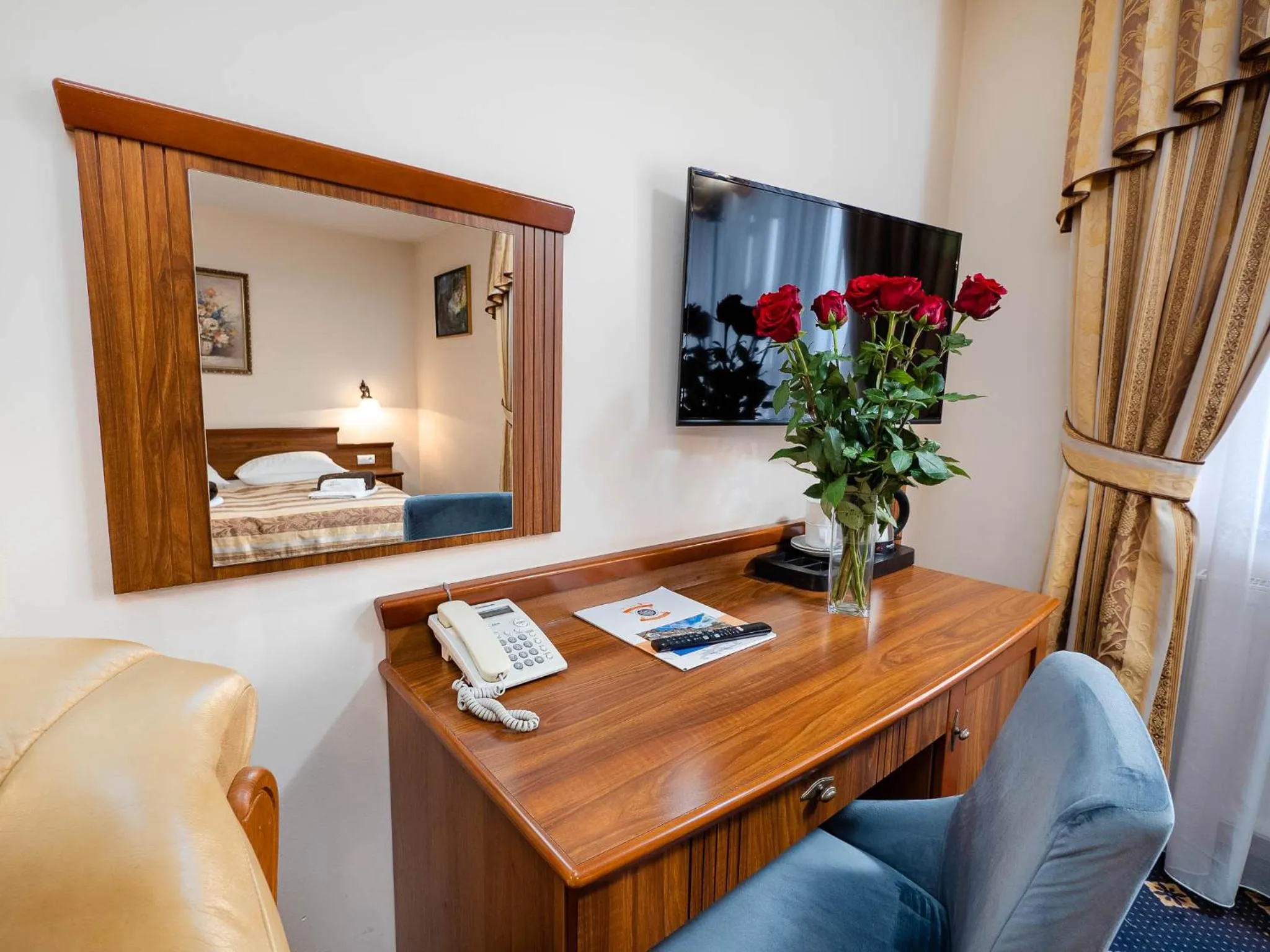 Seating area, Bed in Hotel Liptakówka
