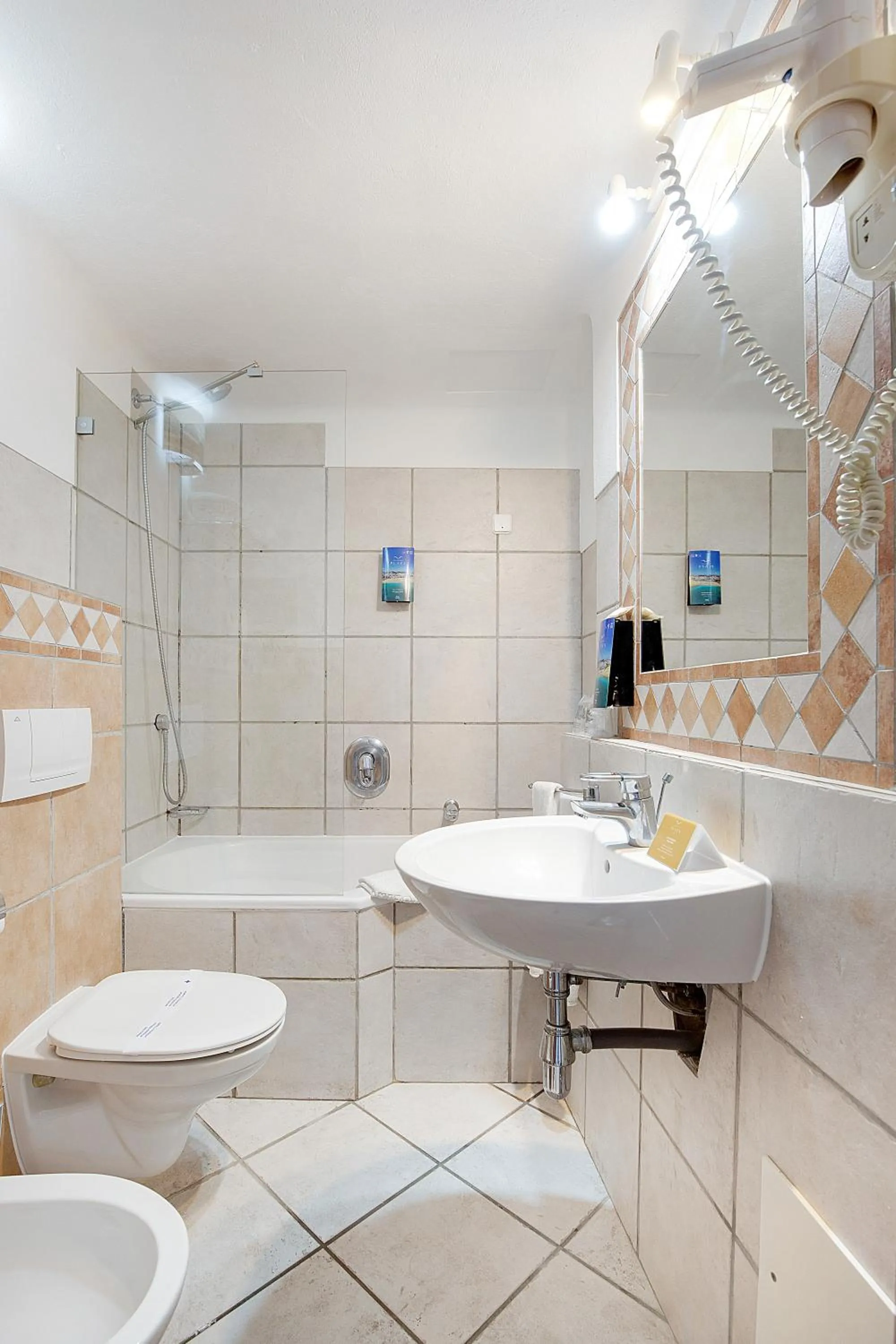 Toilet in Hotel Carvoeiro Plaza