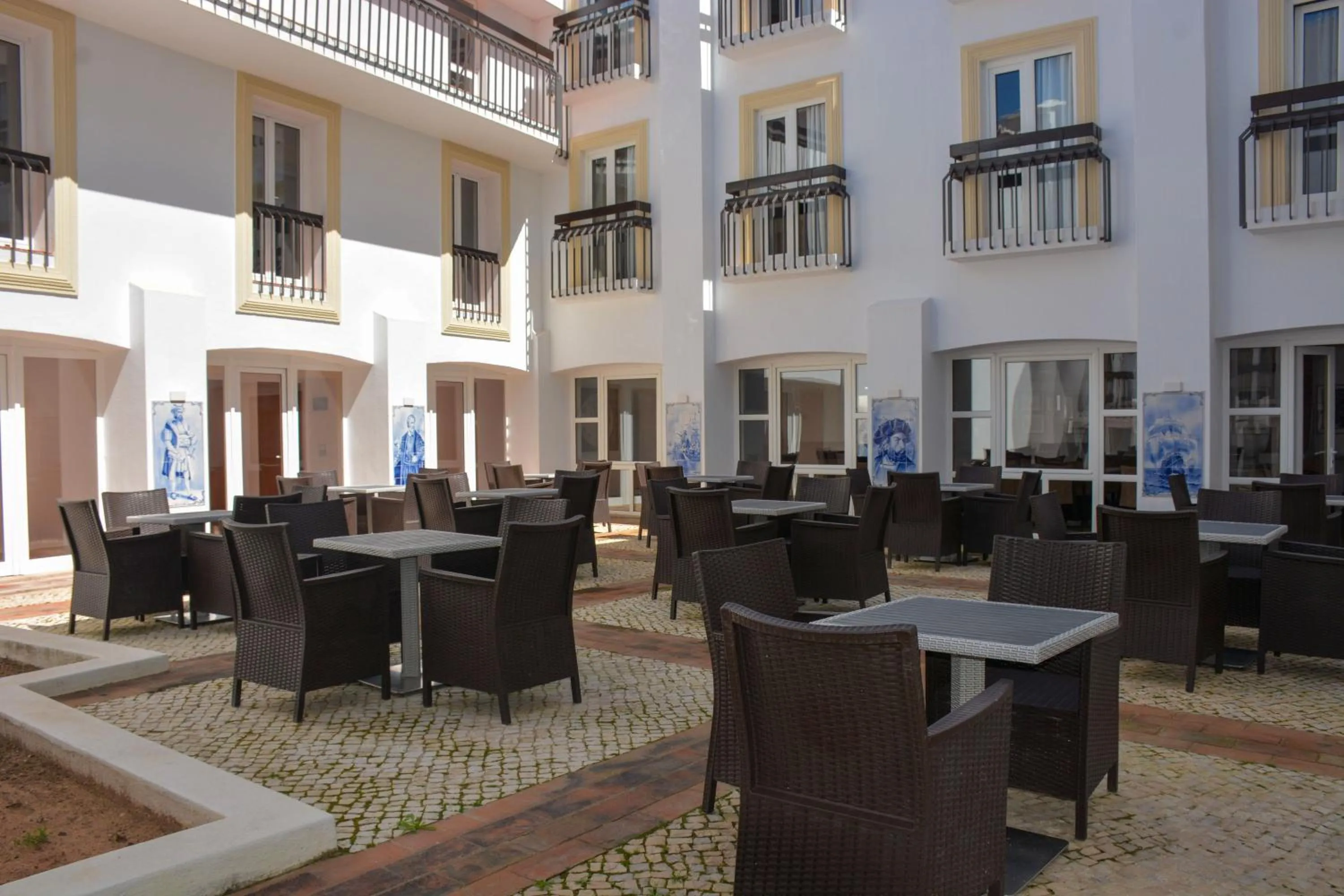 Patio in Hotel Carvoeiro Plaza