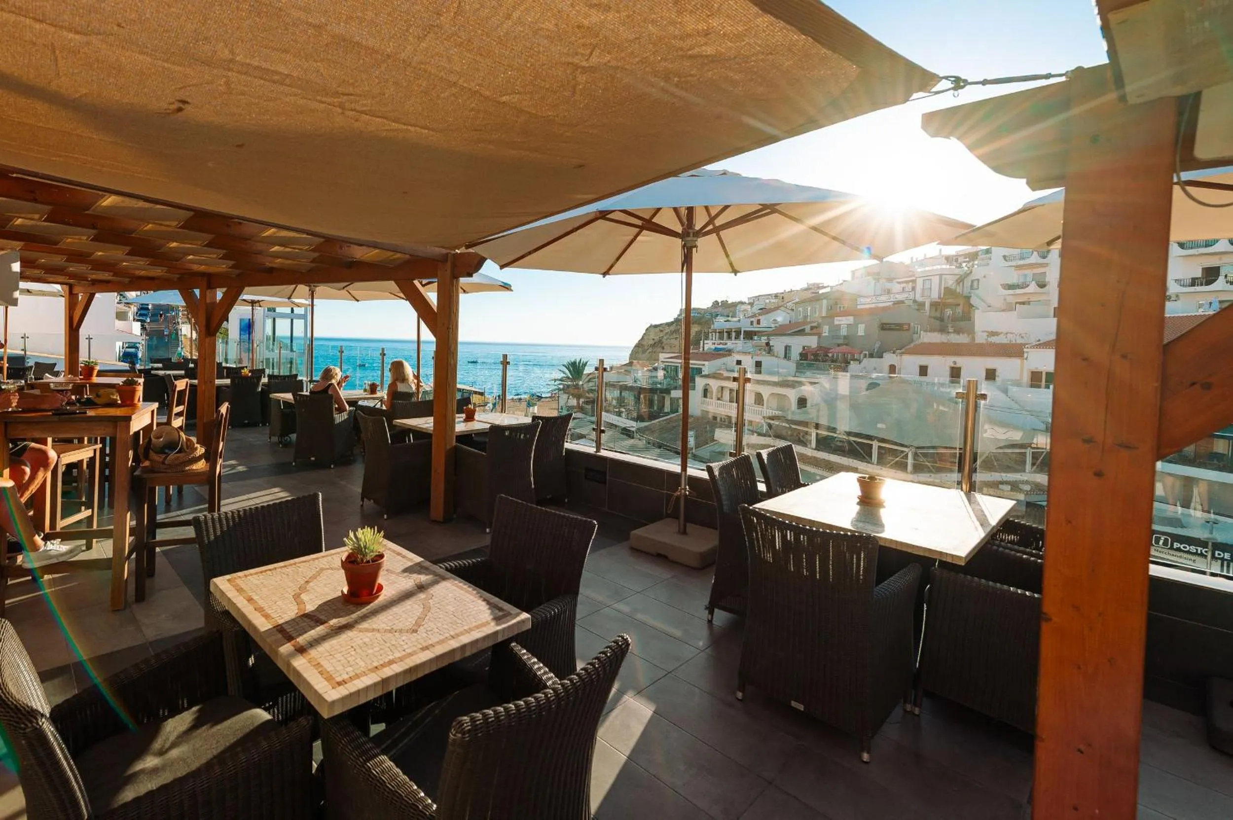 Lounge or bar in Hotel Carvoeiro Plaza