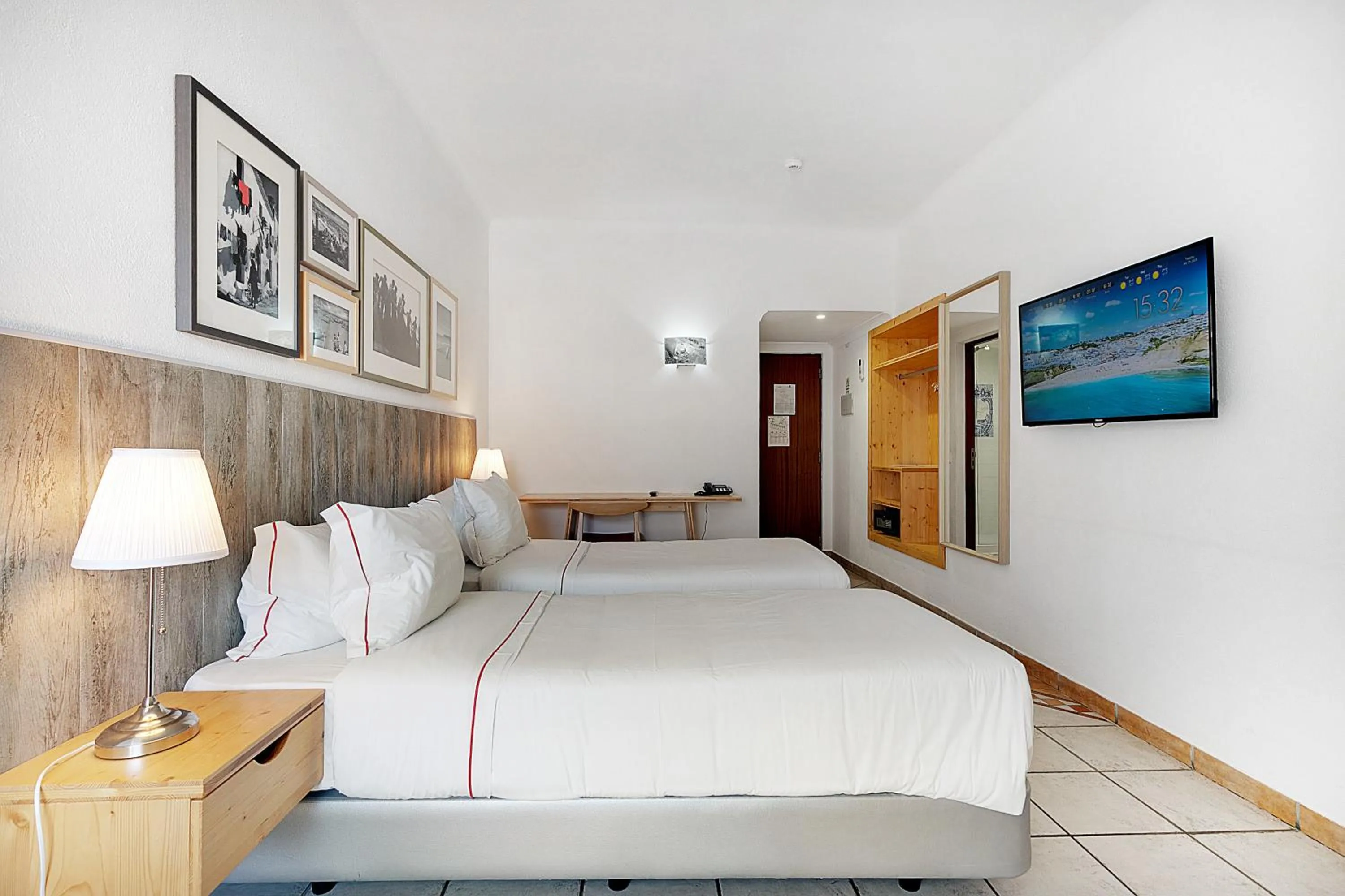 Bed in Hotel Carvoeiro Plaza