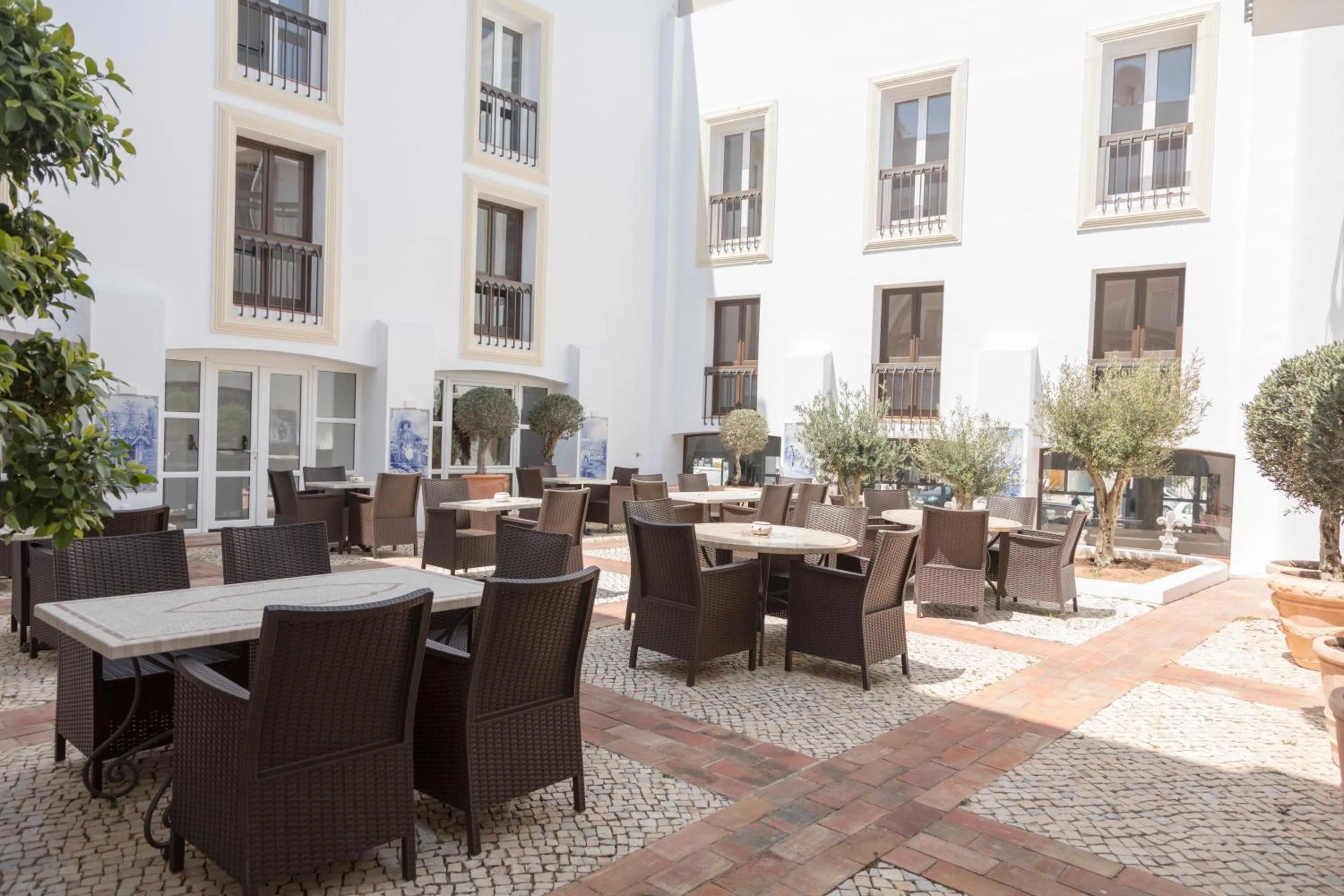 Patio in Hotel Carvoeiro Plaza