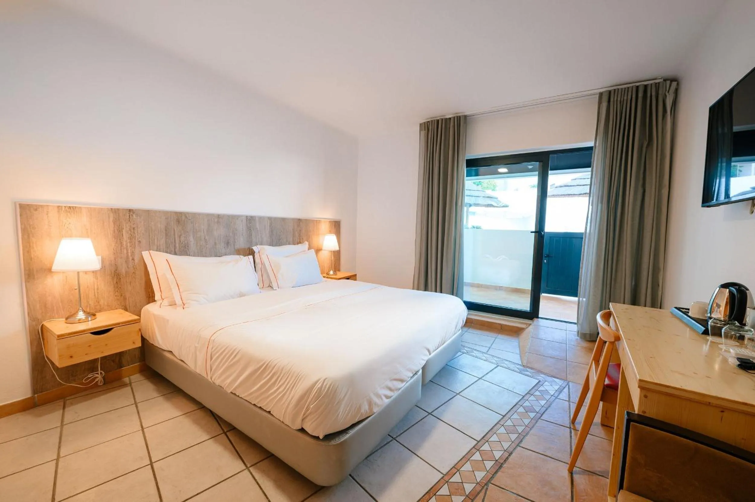 Bed in Hotel Carvoeiro Plaza