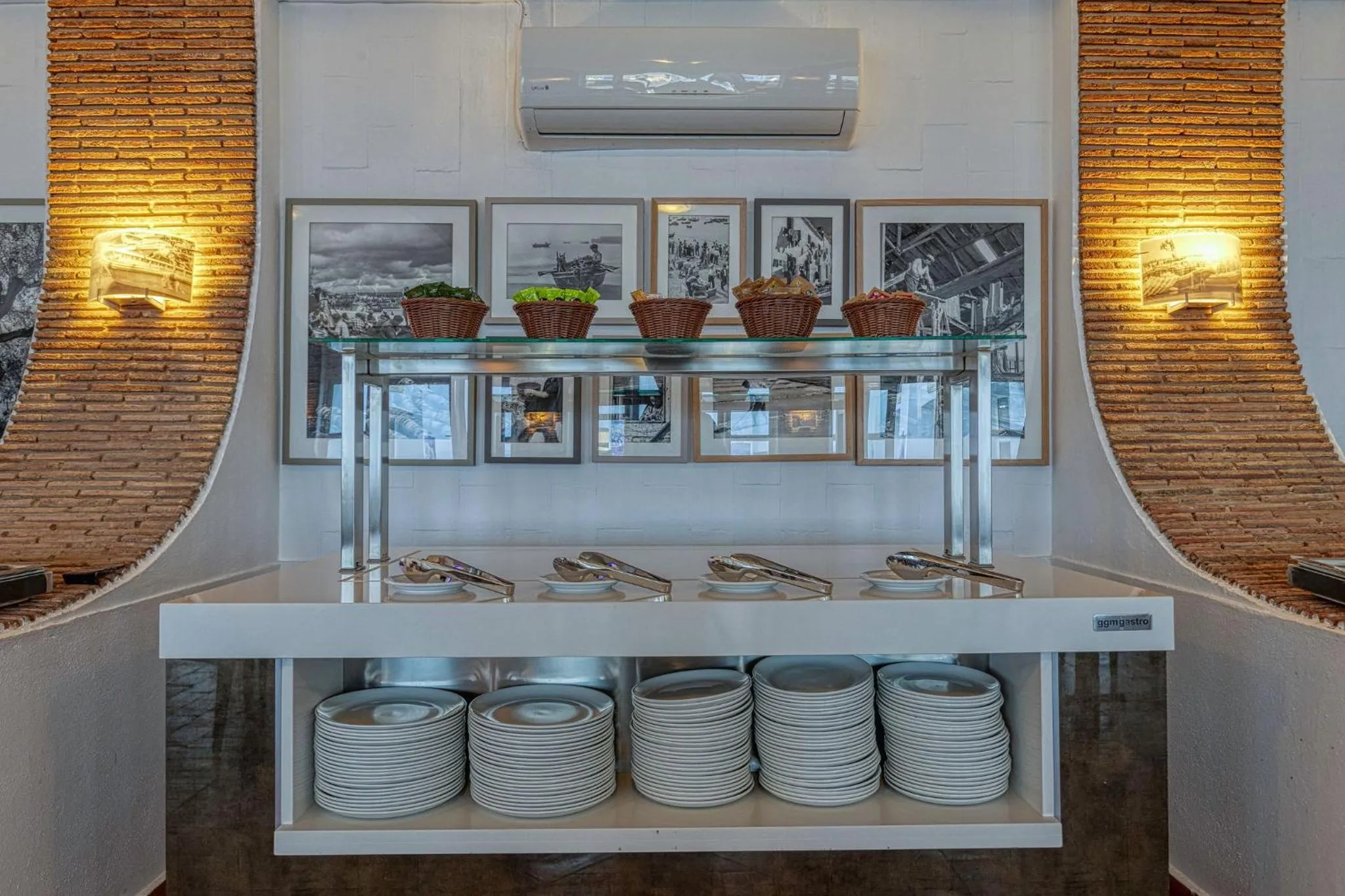 Dining area in Hotel Carvoeiro Plaza