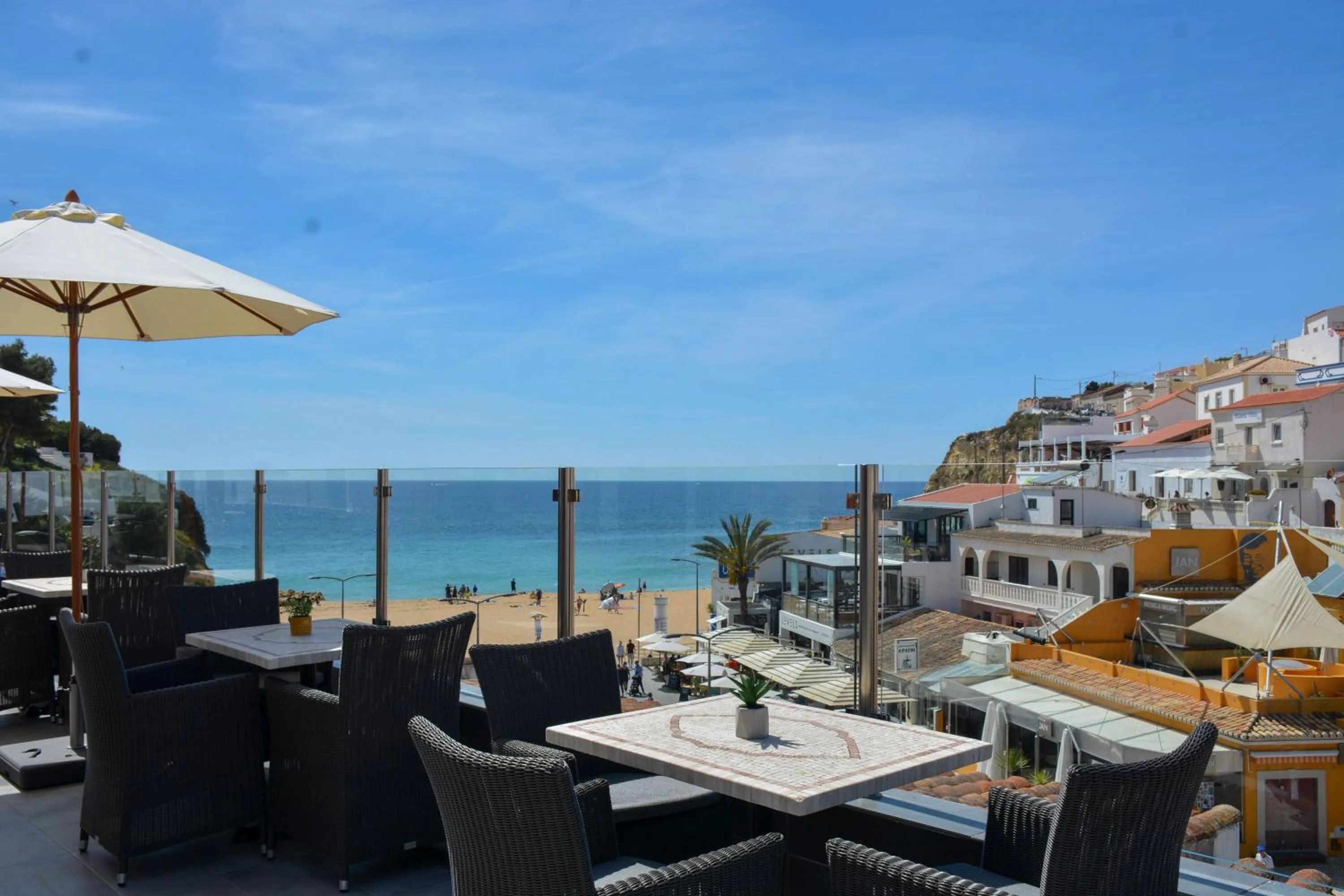 Lounge or bar in Hotel Carvoeiro Plaza