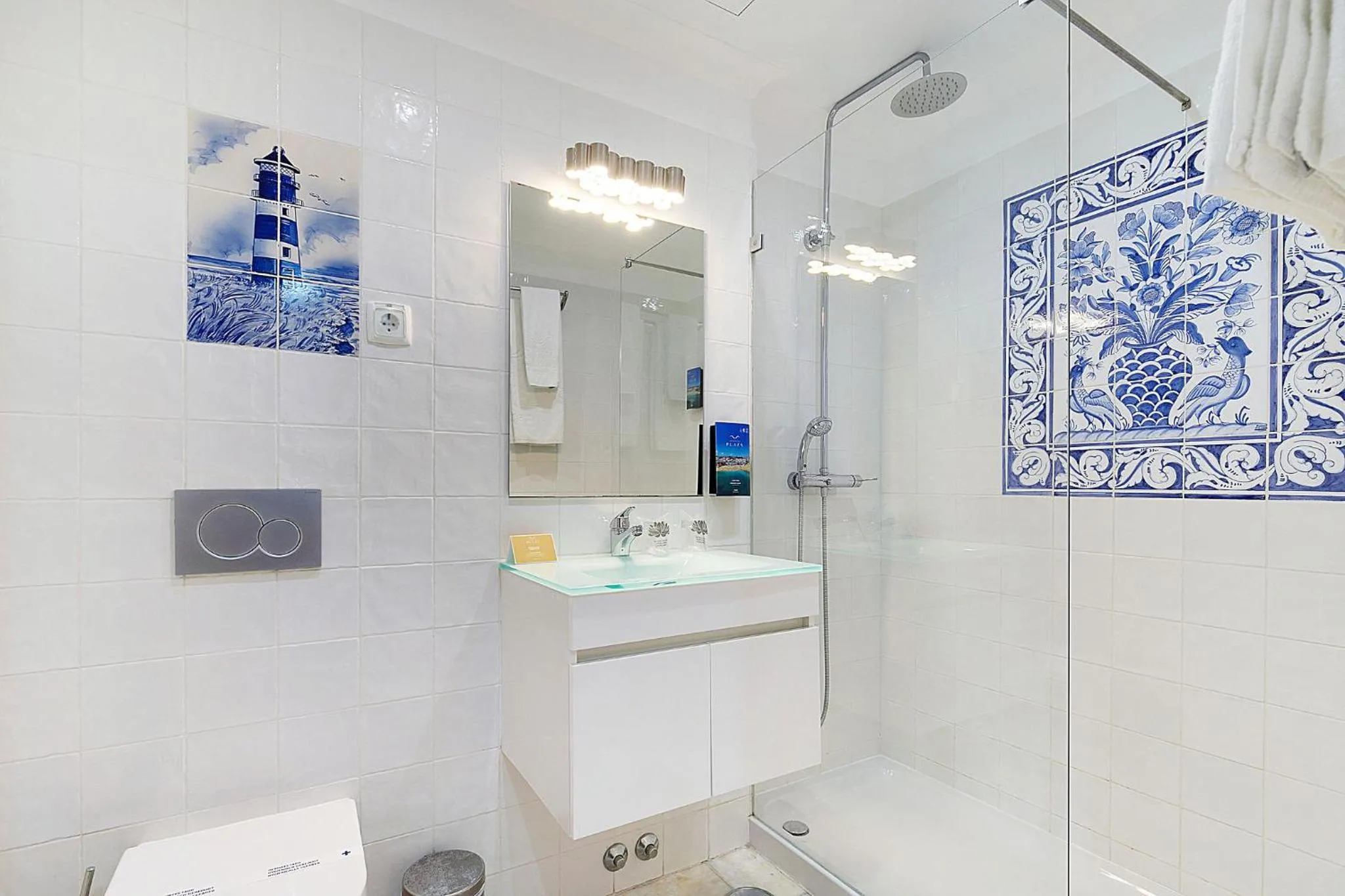 Shower in Hotel Carvoeiro Plaza