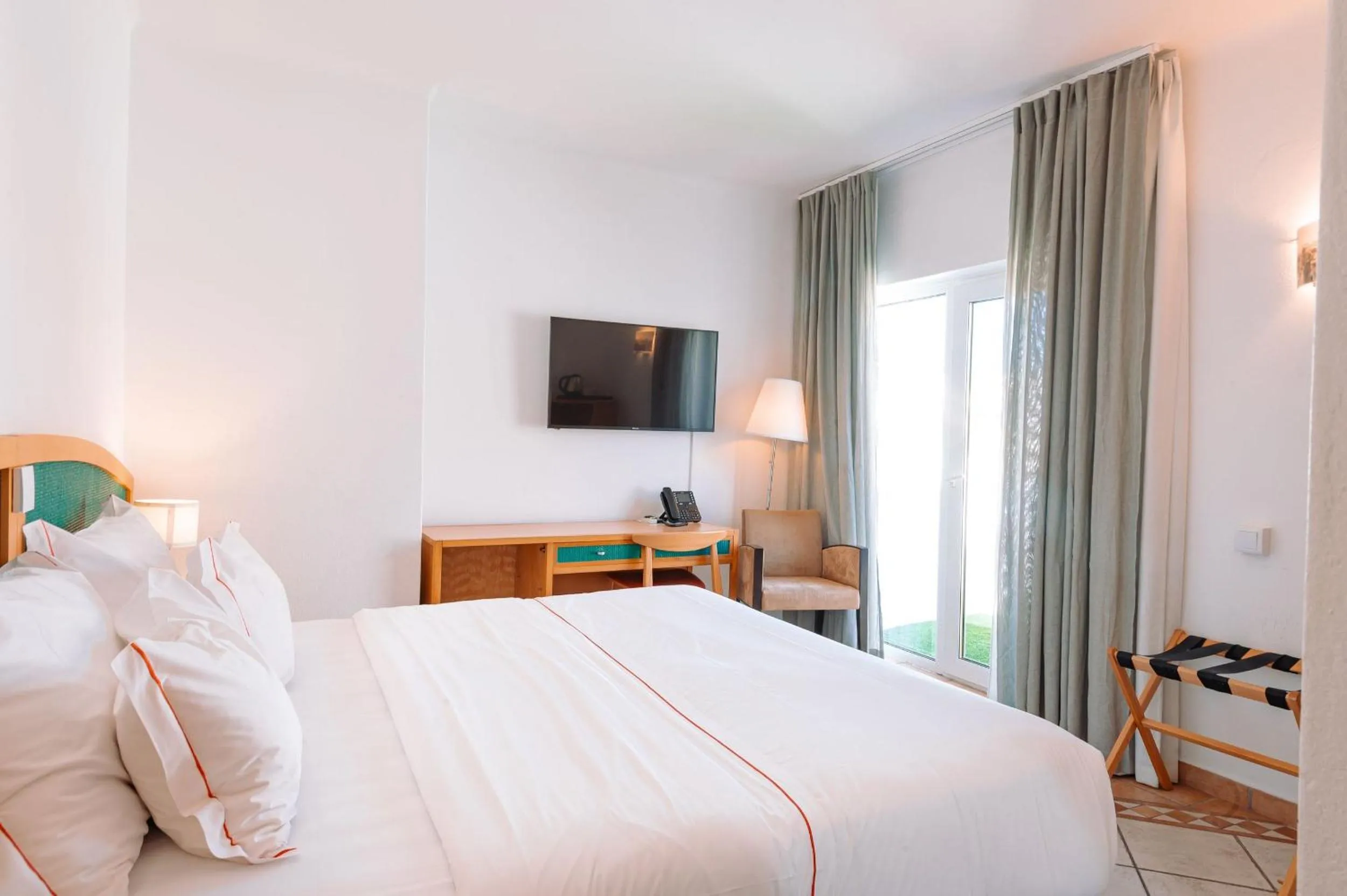 Bed in Hotel Carvoeiro Plaza