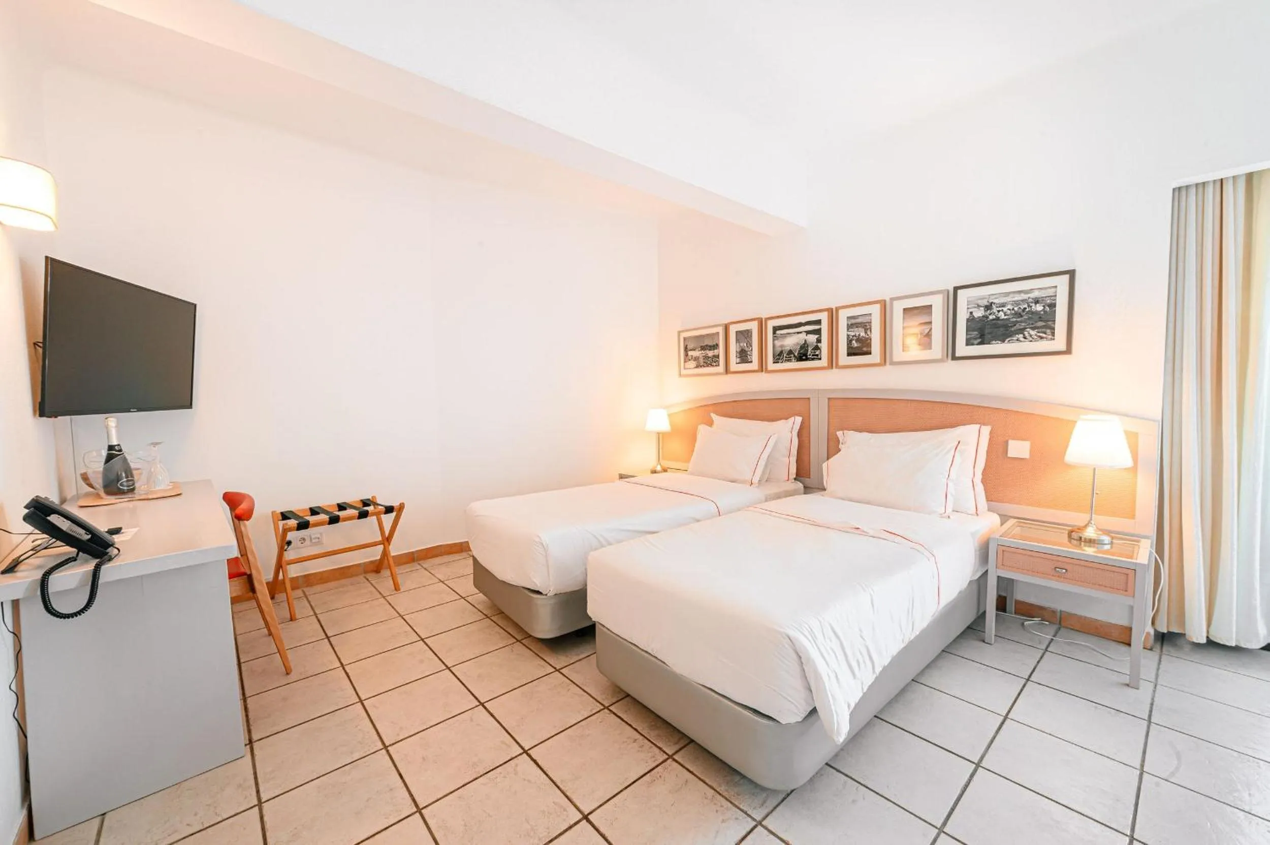 Bed in Hotel Carvoeiro Plaza