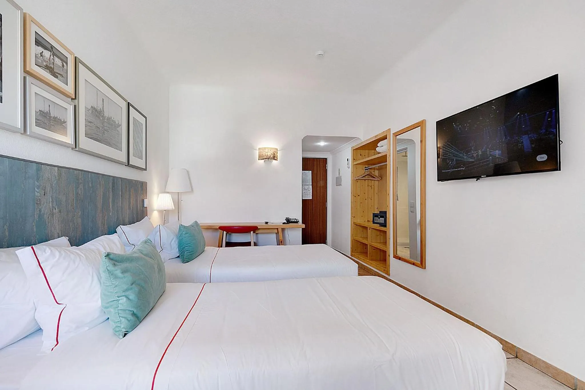 Bed in Hotel Carvoeiro Plaza