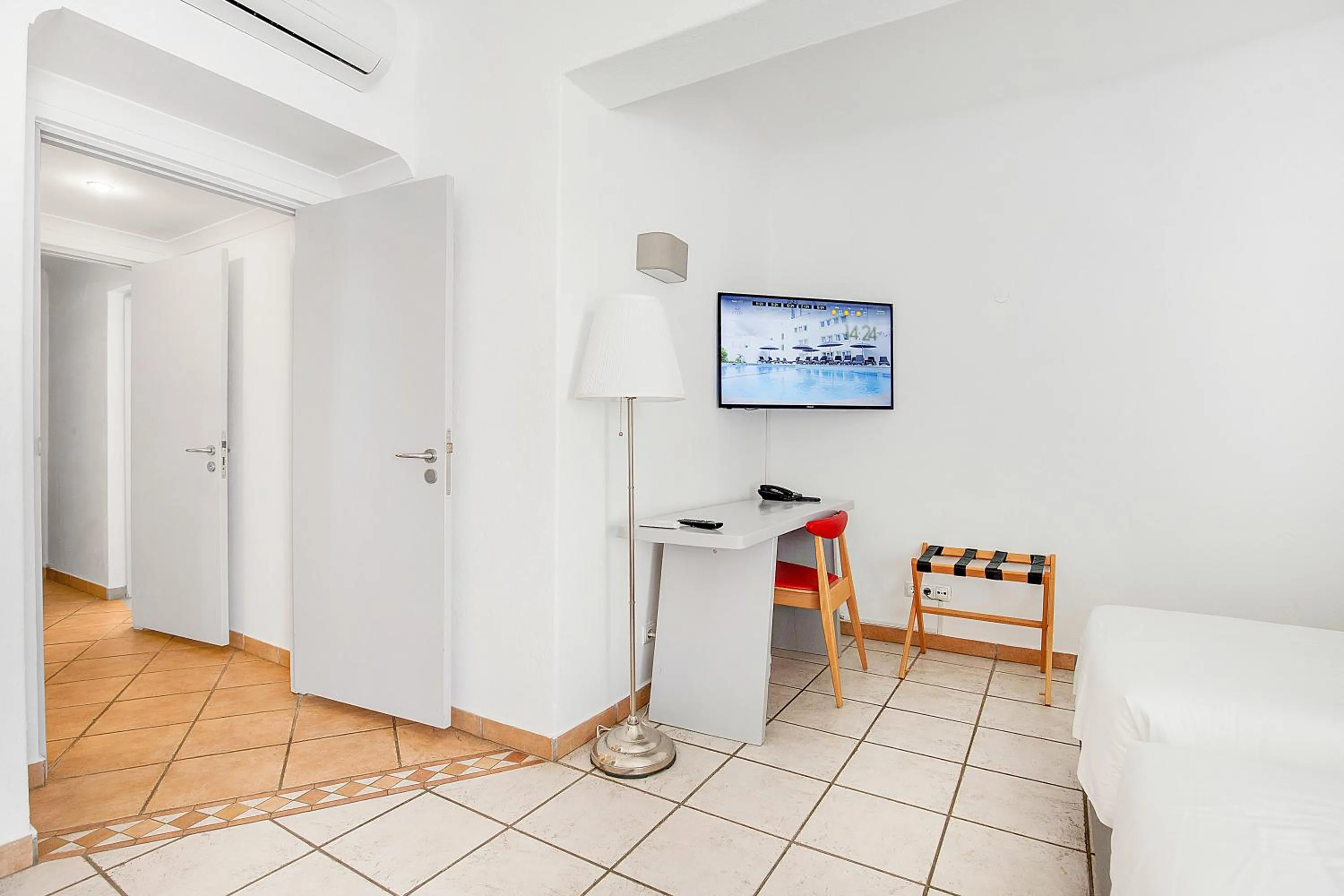 TV and multimedia in Hotel Carvoeiro Plaza