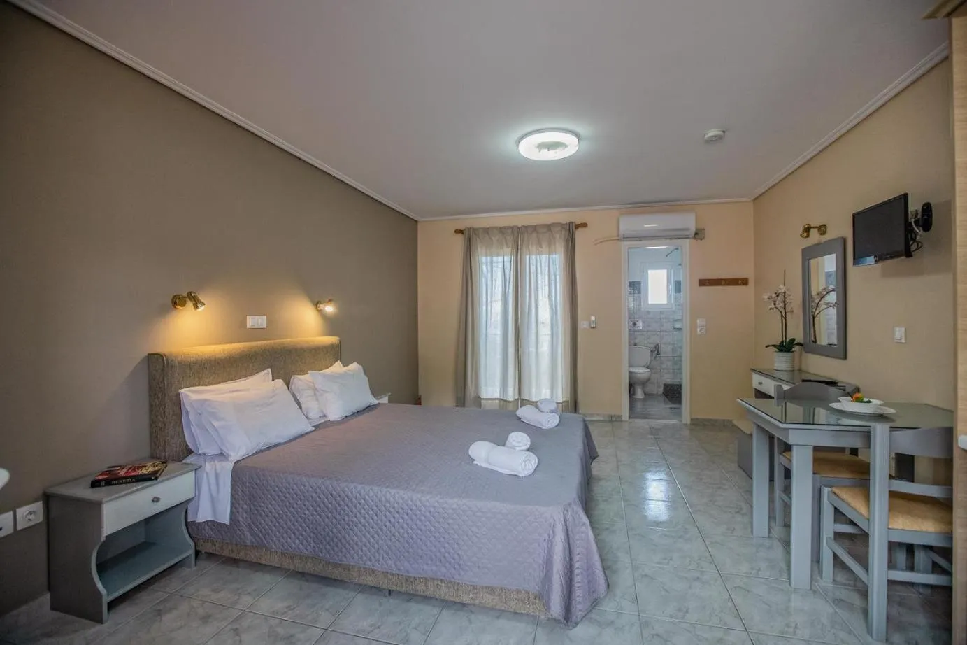 Photo of the whole room in eleni studios