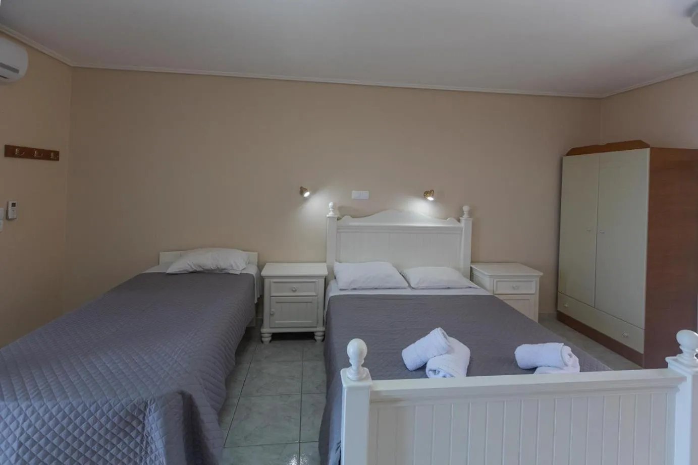 Photo of the whole room in eleni studios