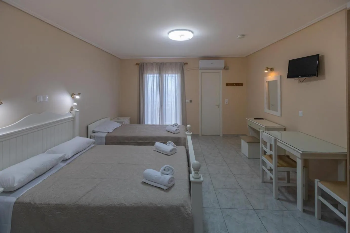 Photo of the whole room in eleni studios