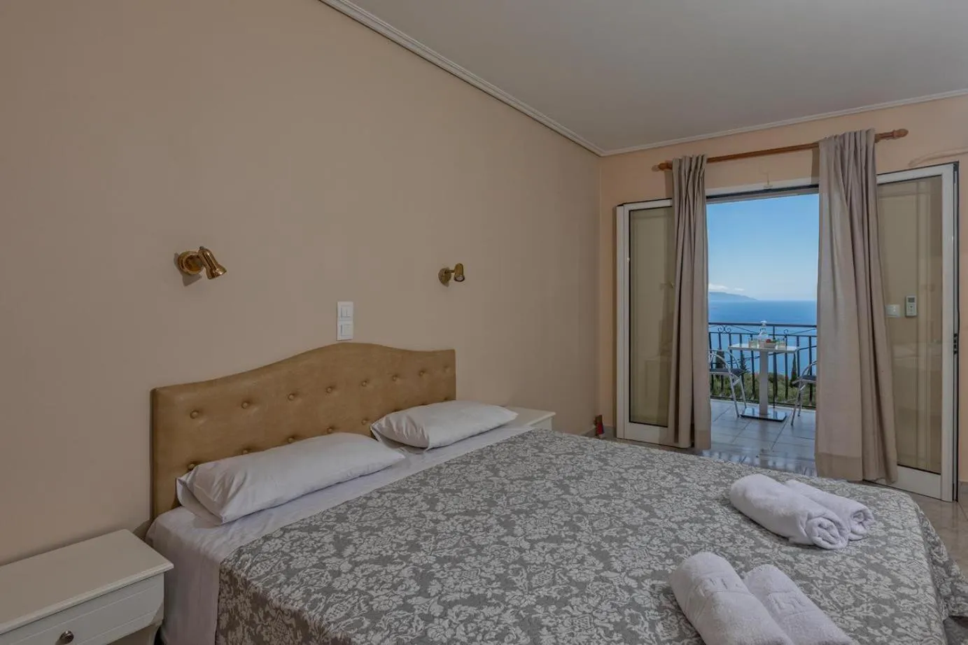 Bed in eleni studios