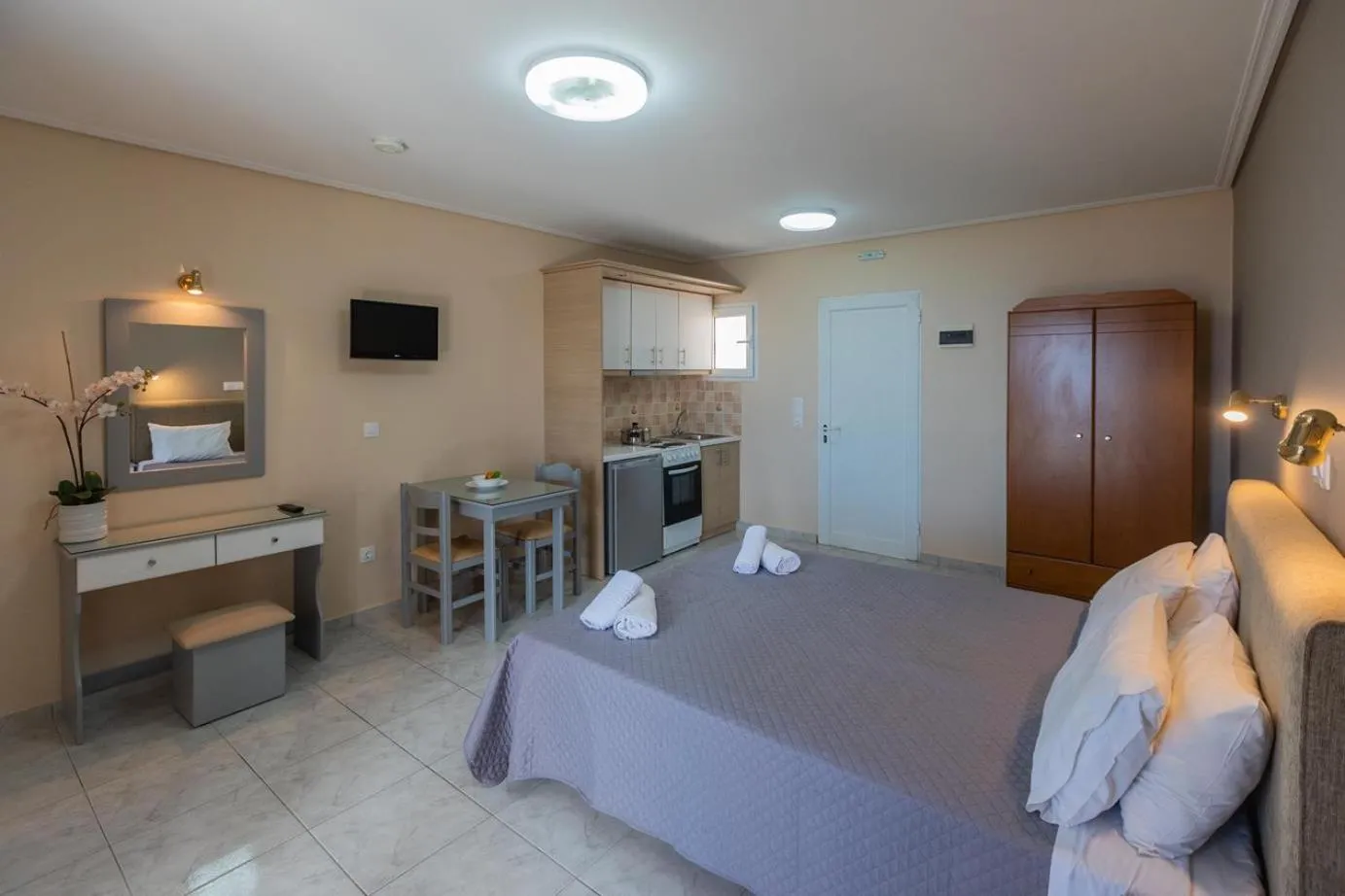 Photo of the whole room in eleni studios