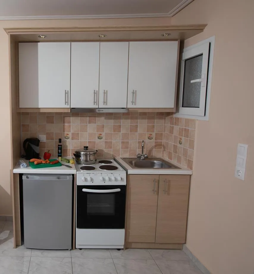 Kitchen or kitchenette in eleni studios