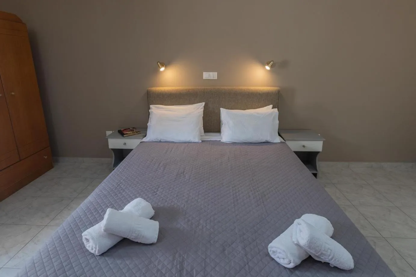 Bed in eleni studios