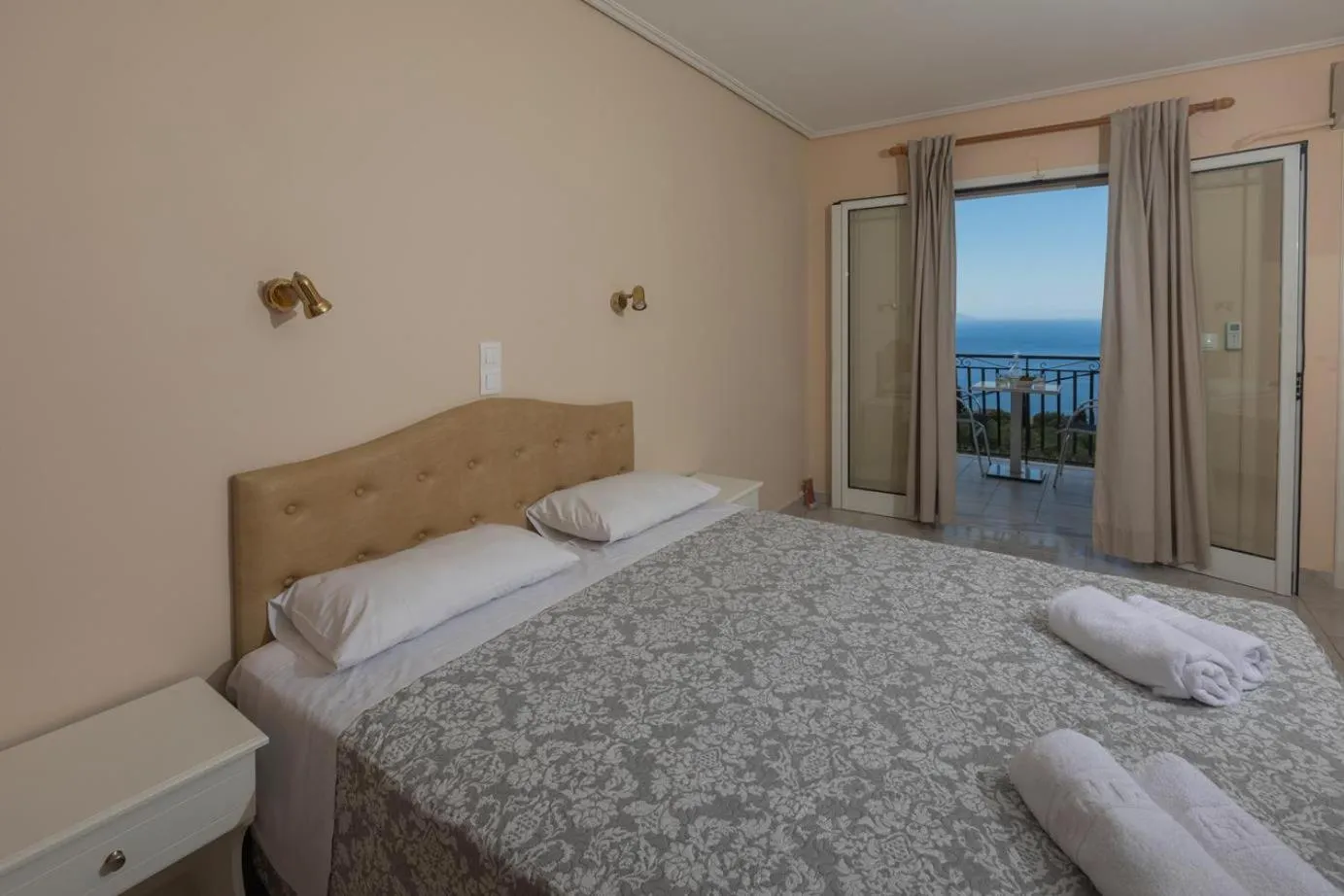 Bed in eleni studios