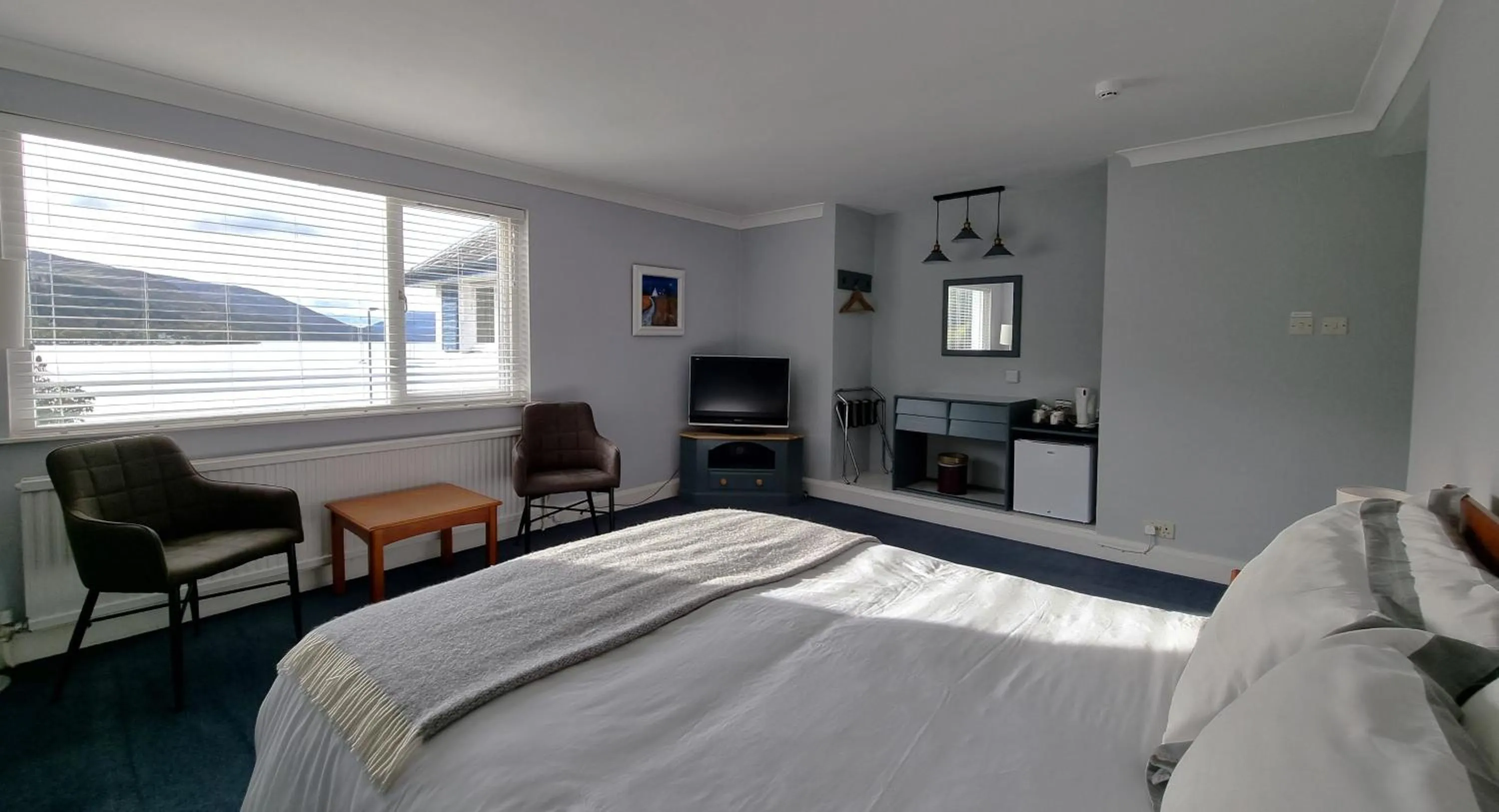 Photo of the whole room, Bed in The Four Seasons Hotel