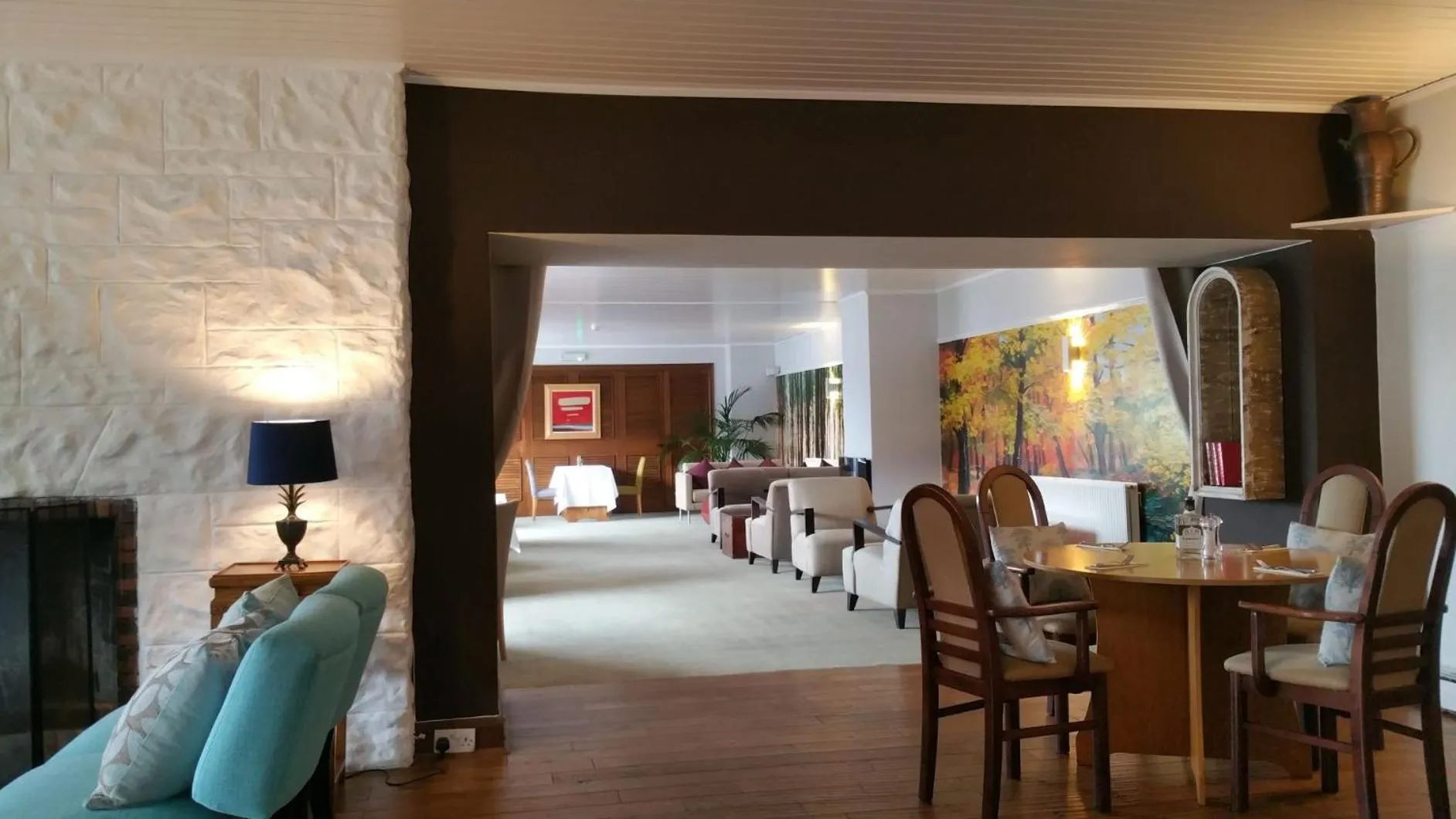 Restaurant/places to eat in The Four Seasons Hotel