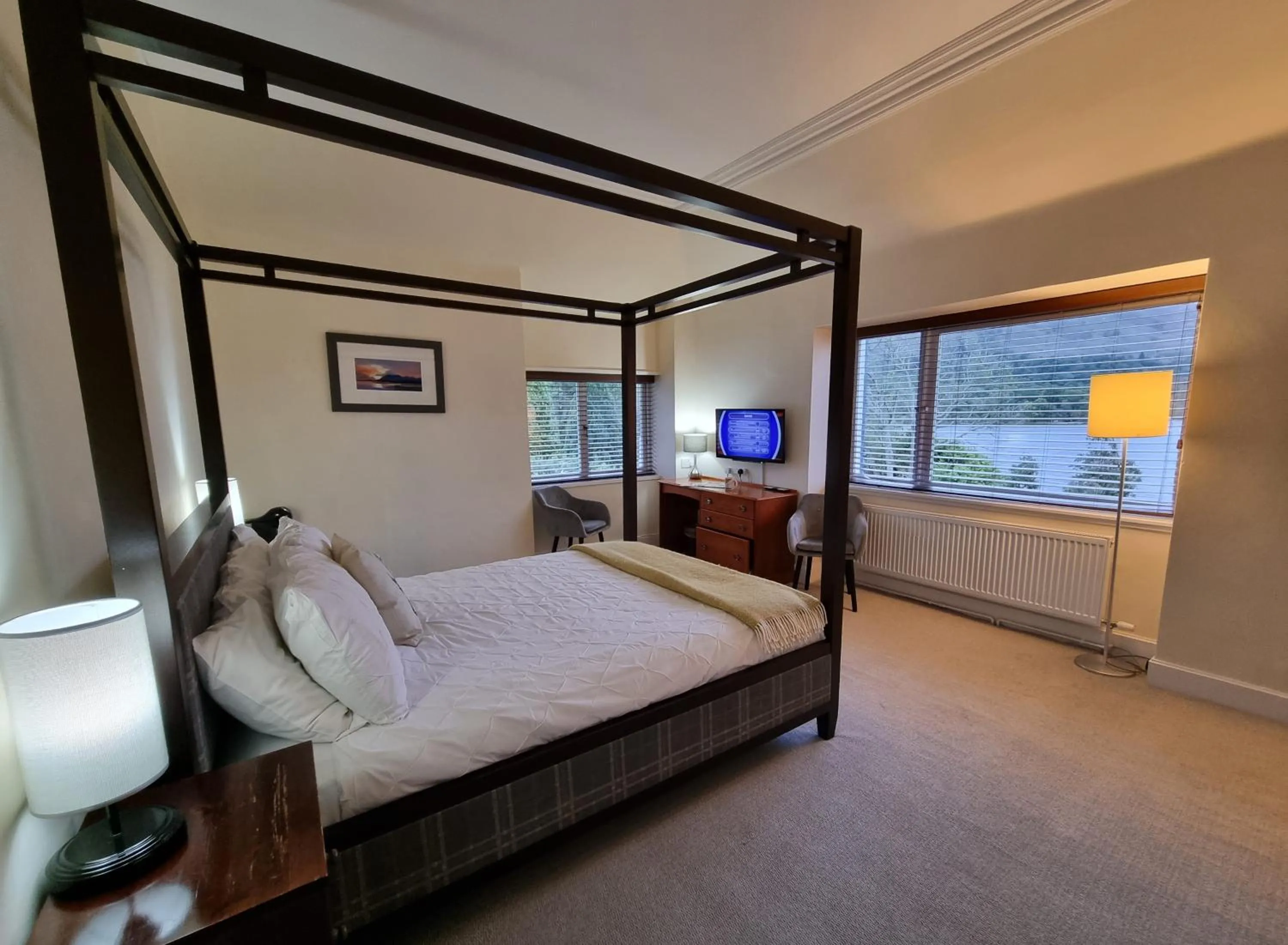 Bedroom, Bed in The Four Seasons Hotel