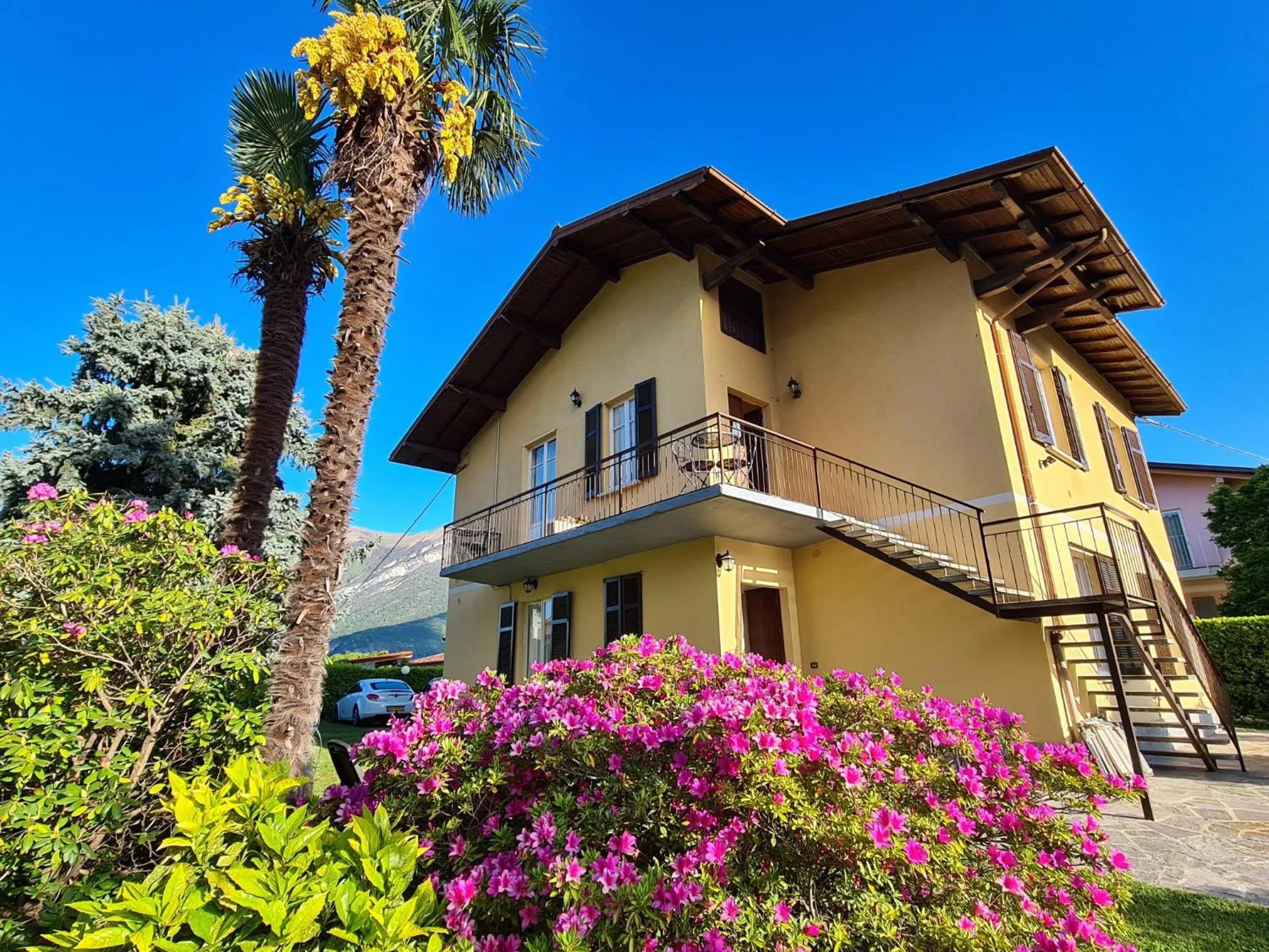 Property building in Appartamenti Casa La Rosa
