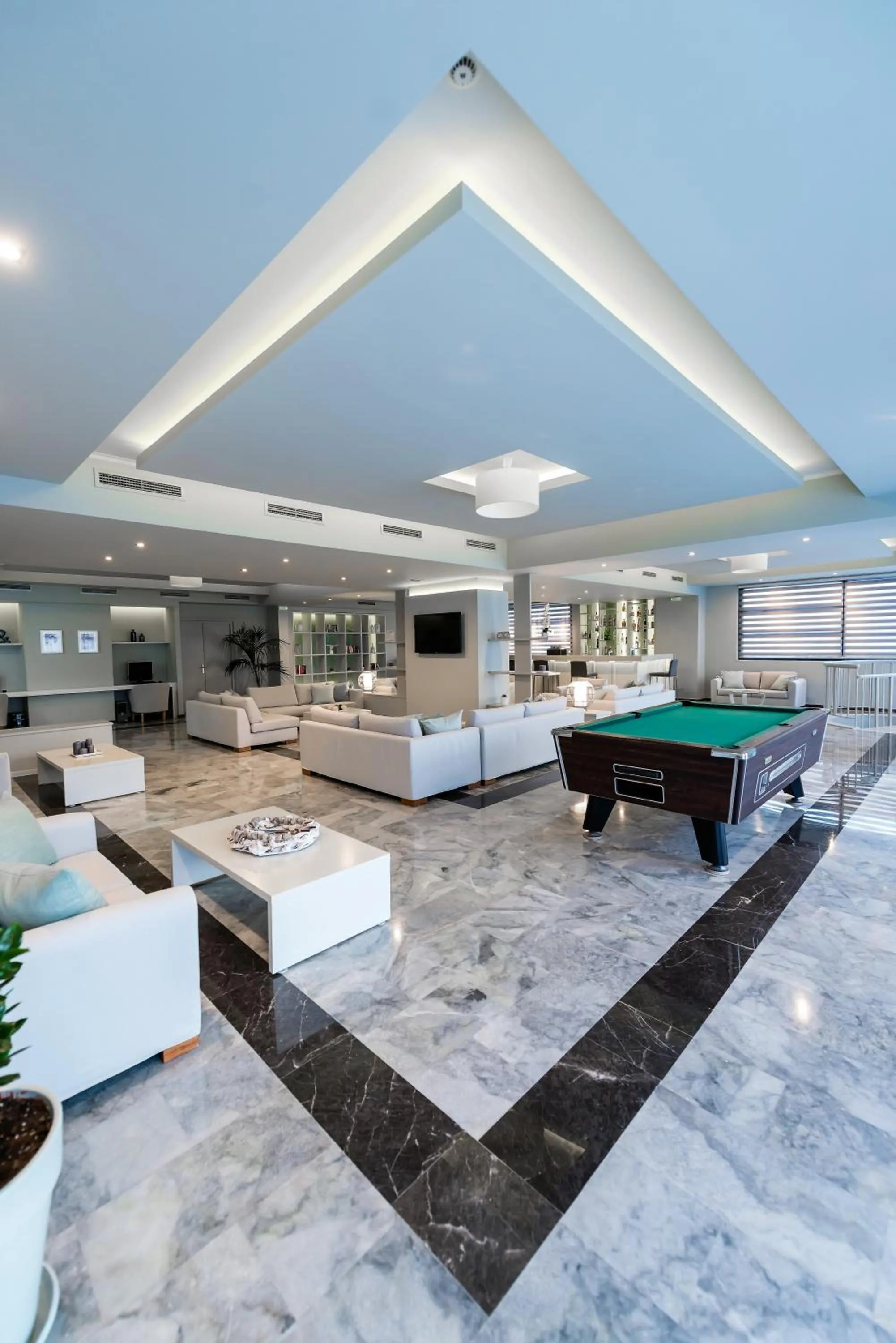 Library in Contessa Hotel