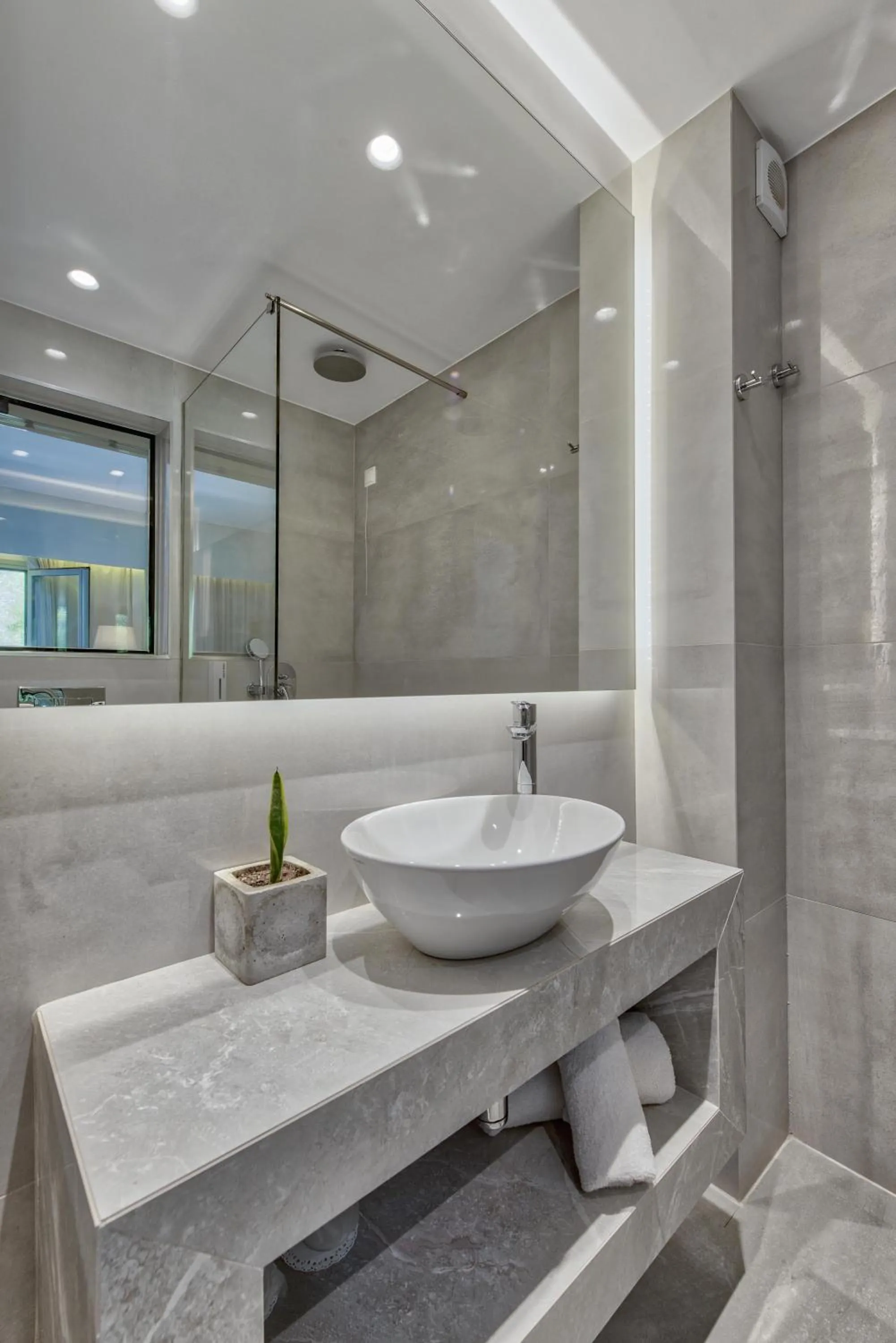 Bathroom in Contessa Hotel