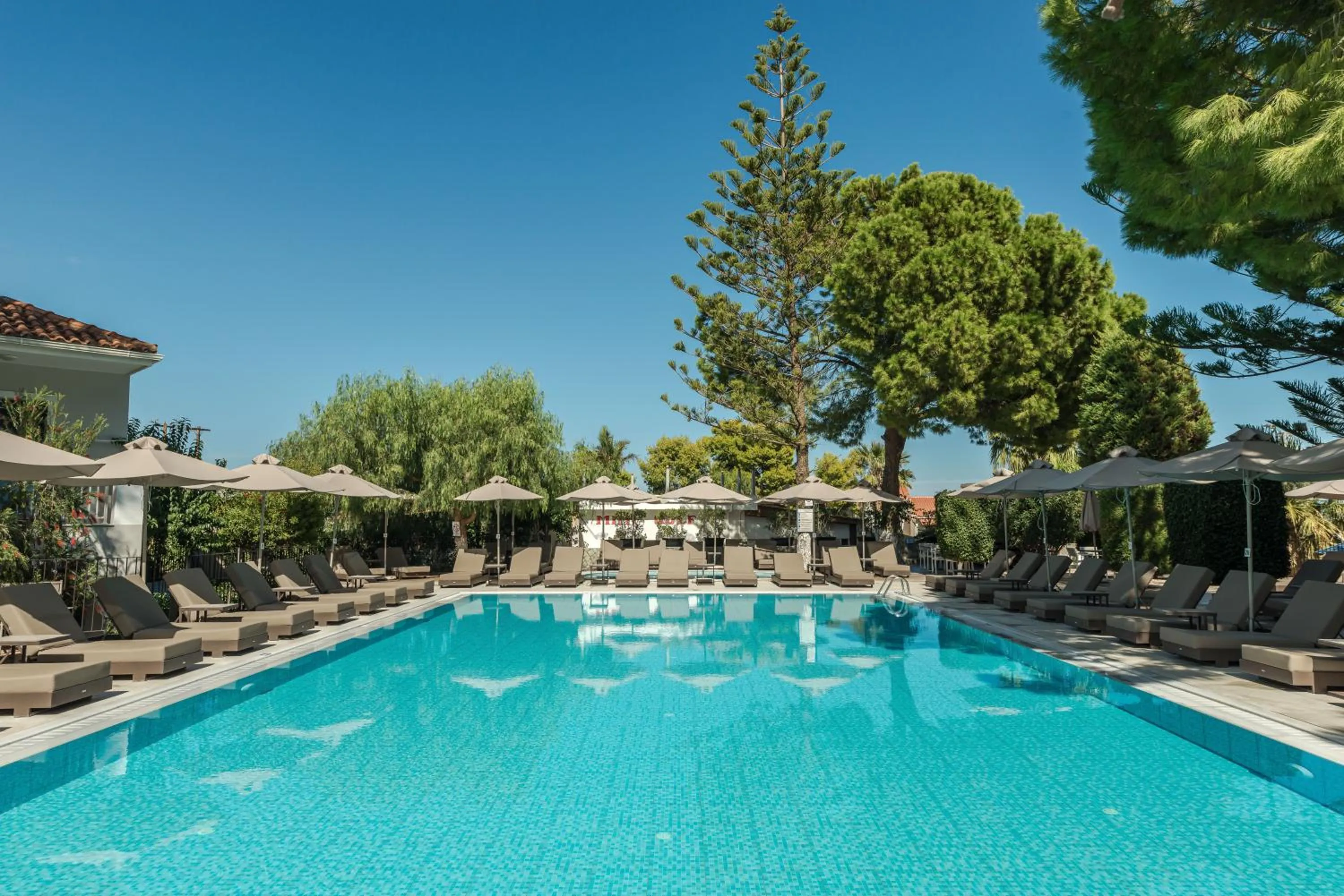 Swimming pool in Contessa Hotel